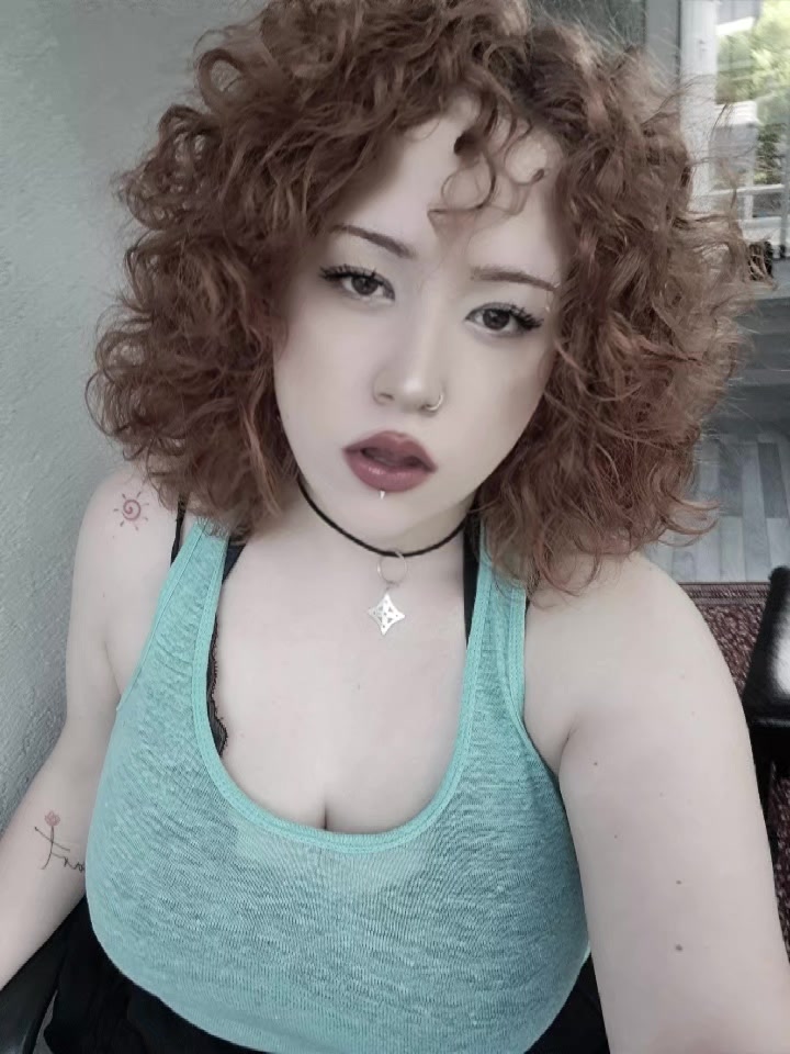@🦦