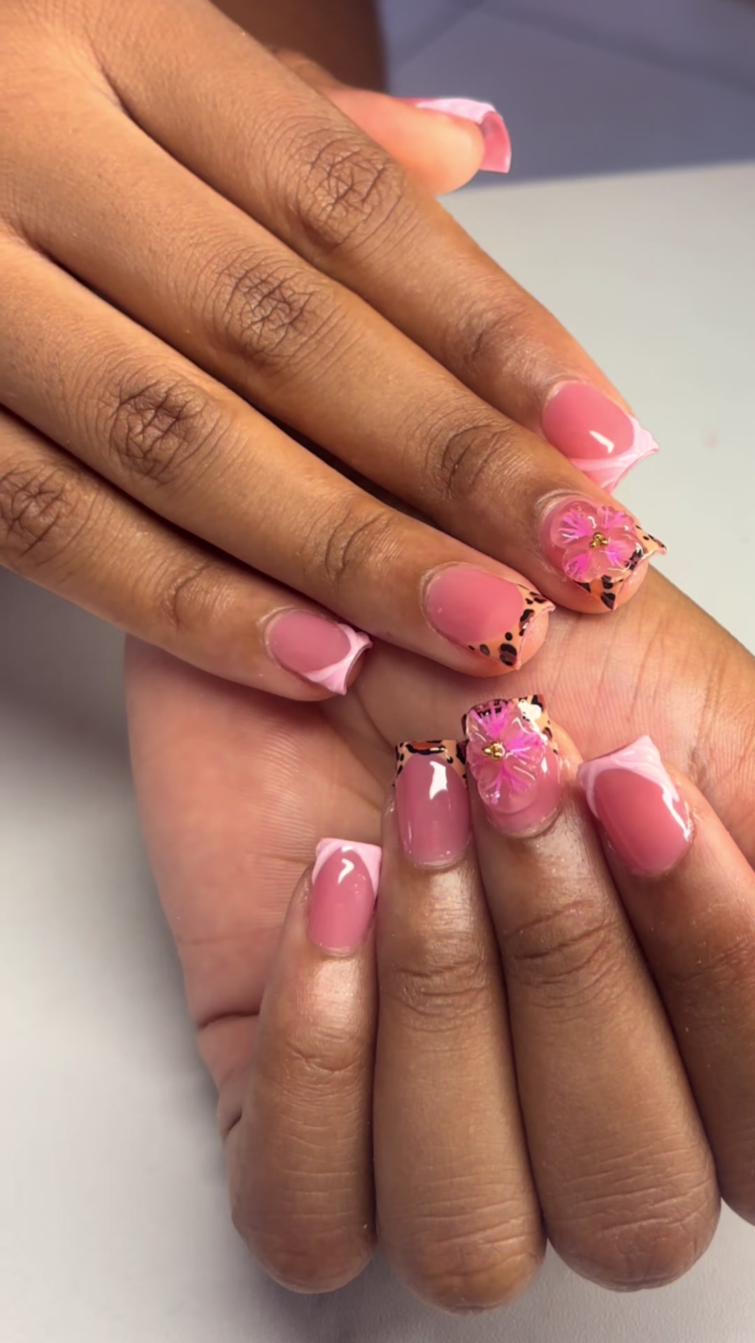 @NailsbyFabiana