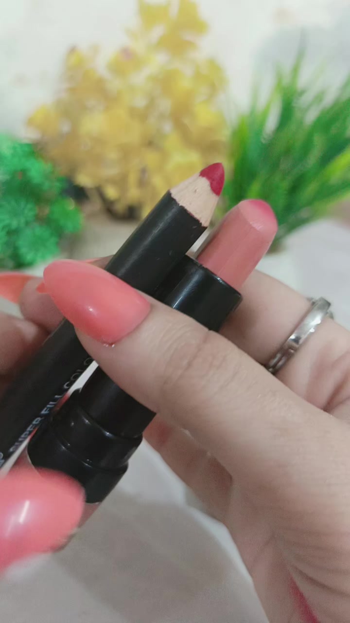 @Glossy rimsha💄