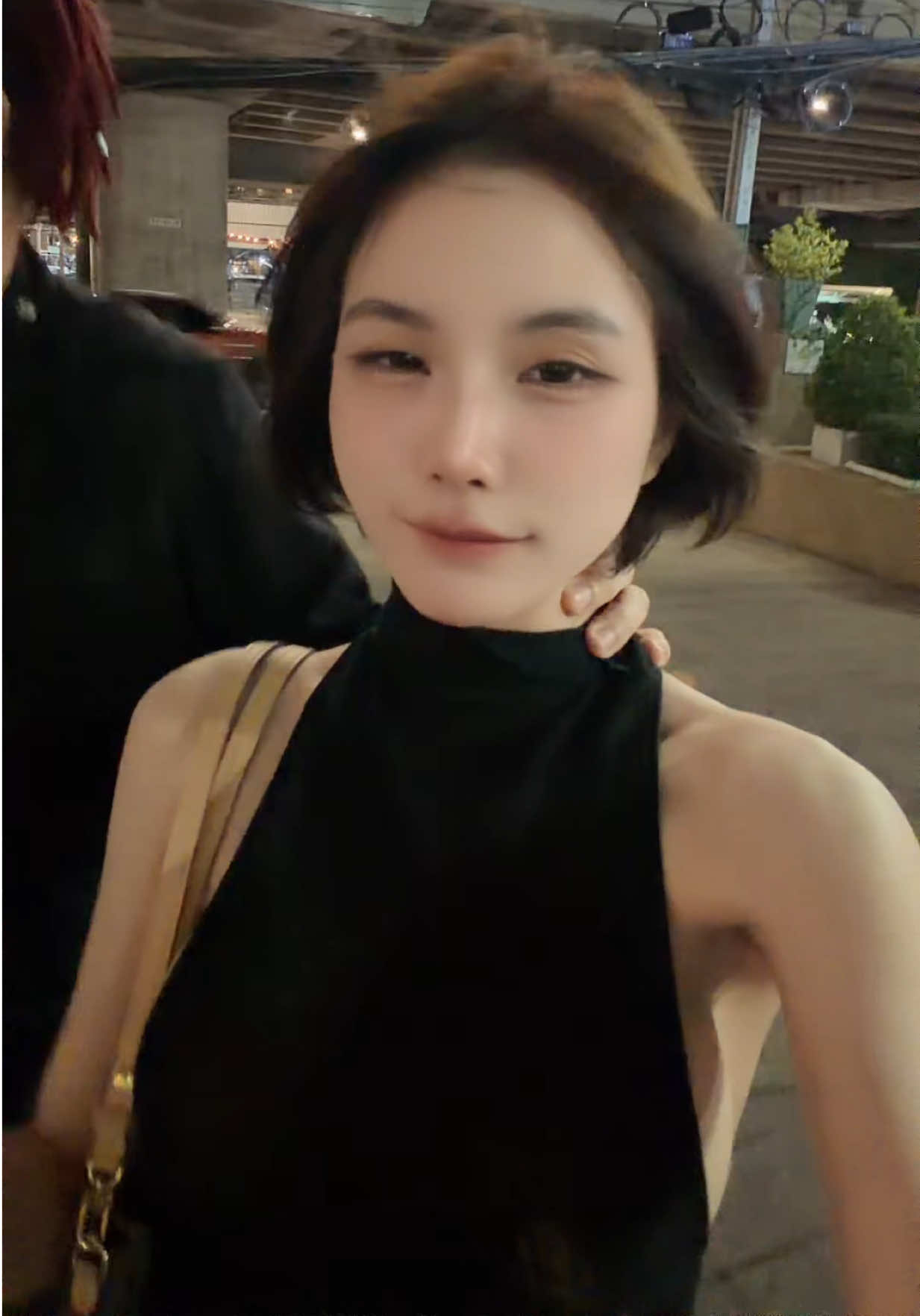 @คุณอีฟที่ผมสั้นสั้น