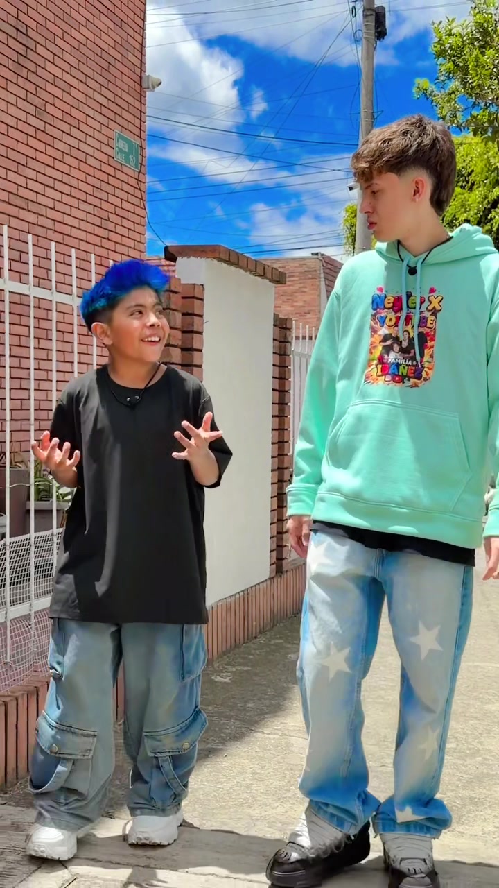 @S A N T I