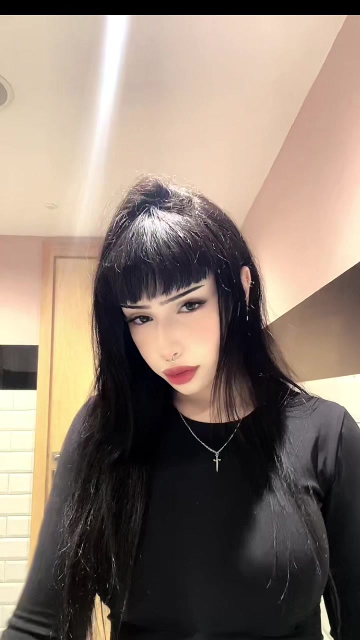 @Aïcha🦇