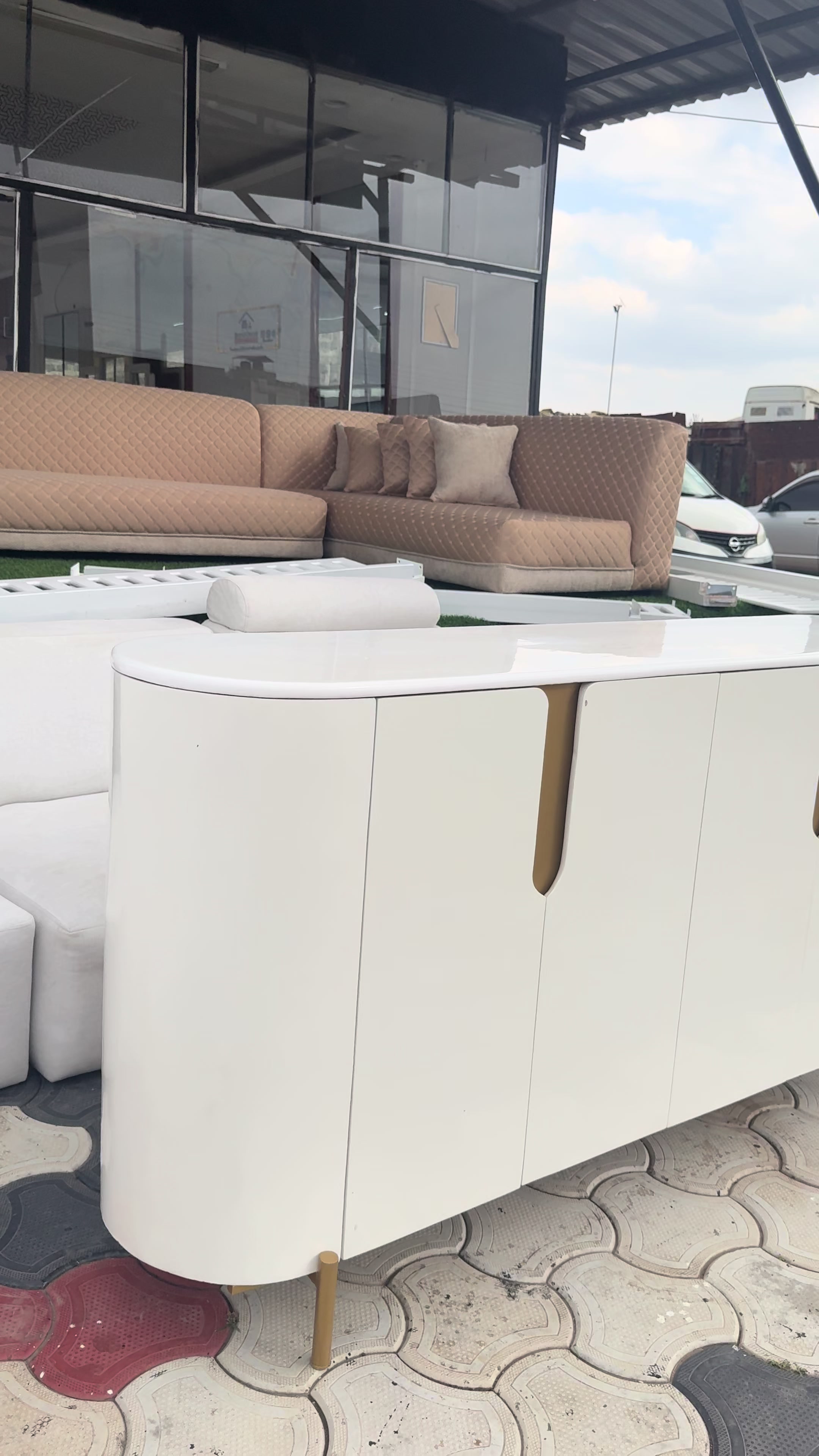 @BRANDDECOR_INTERIORS