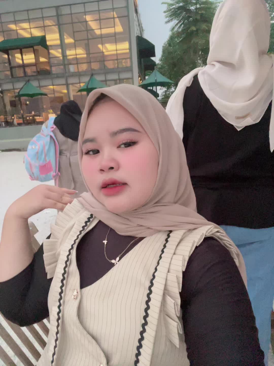 @Nisaa18