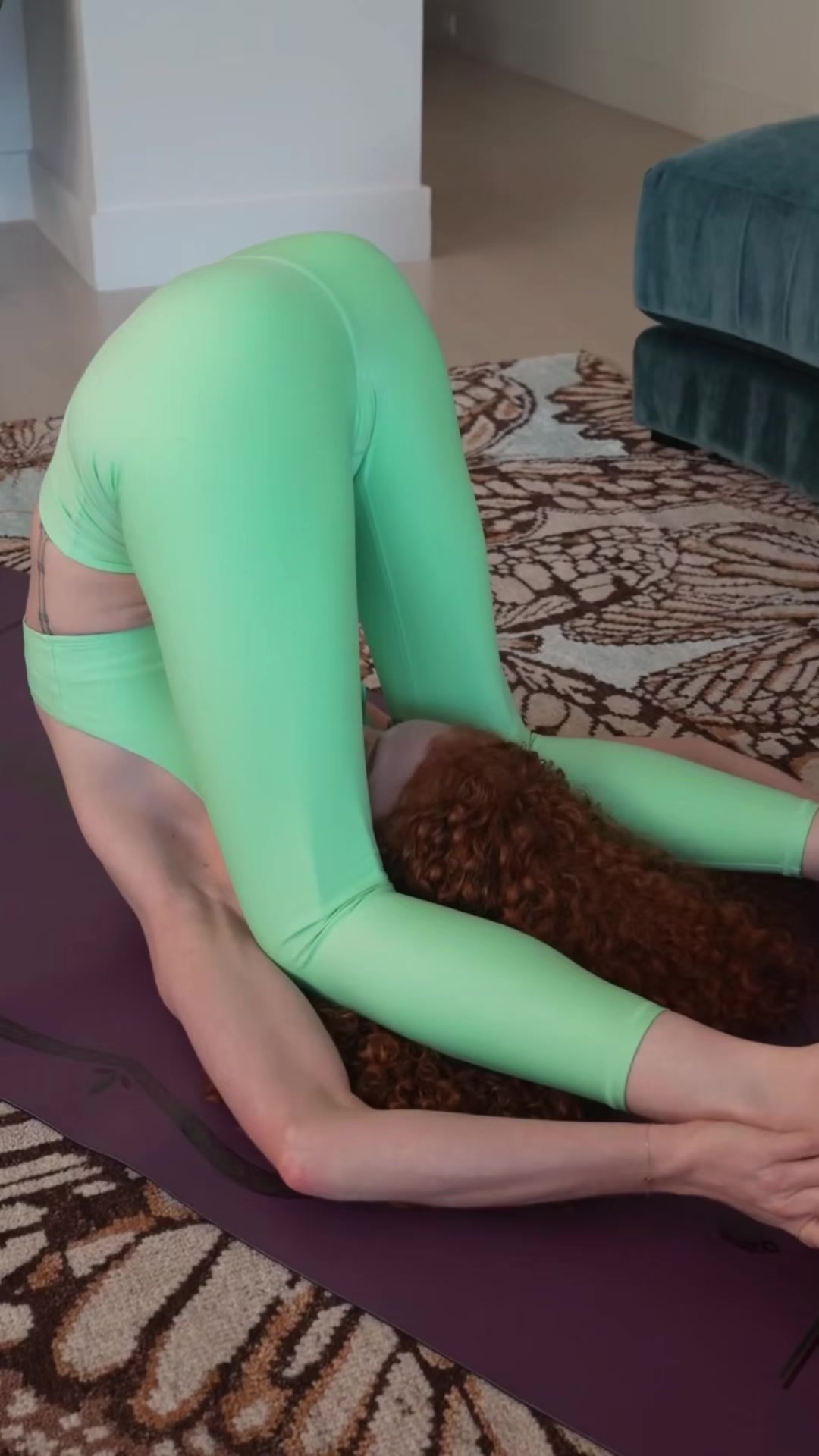 @lilredyoga