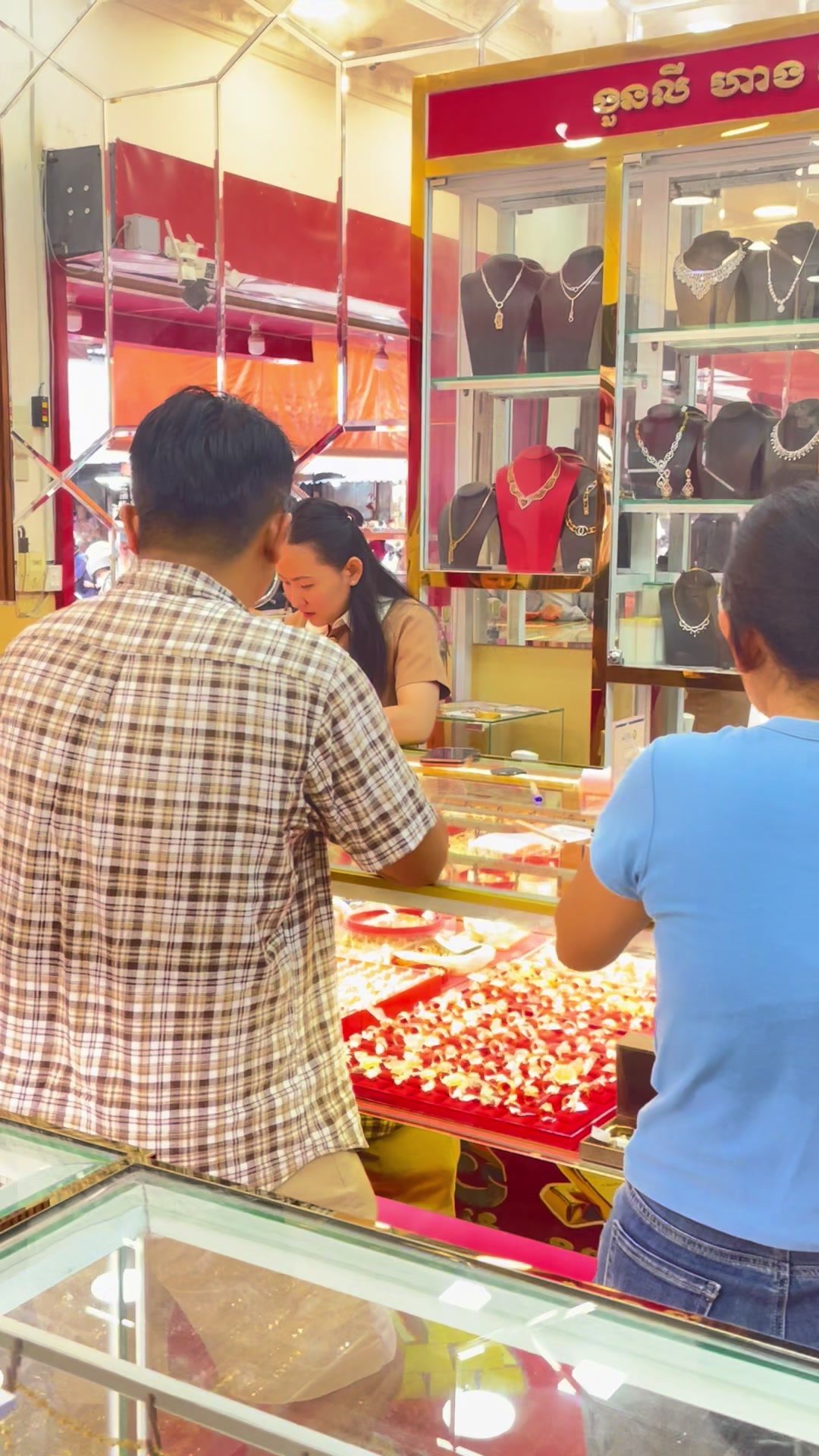 @លីនីន ហាងមាស ងួនលី