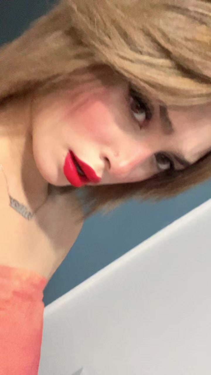 @𝐿𝒾𝓁𝓎 🦢