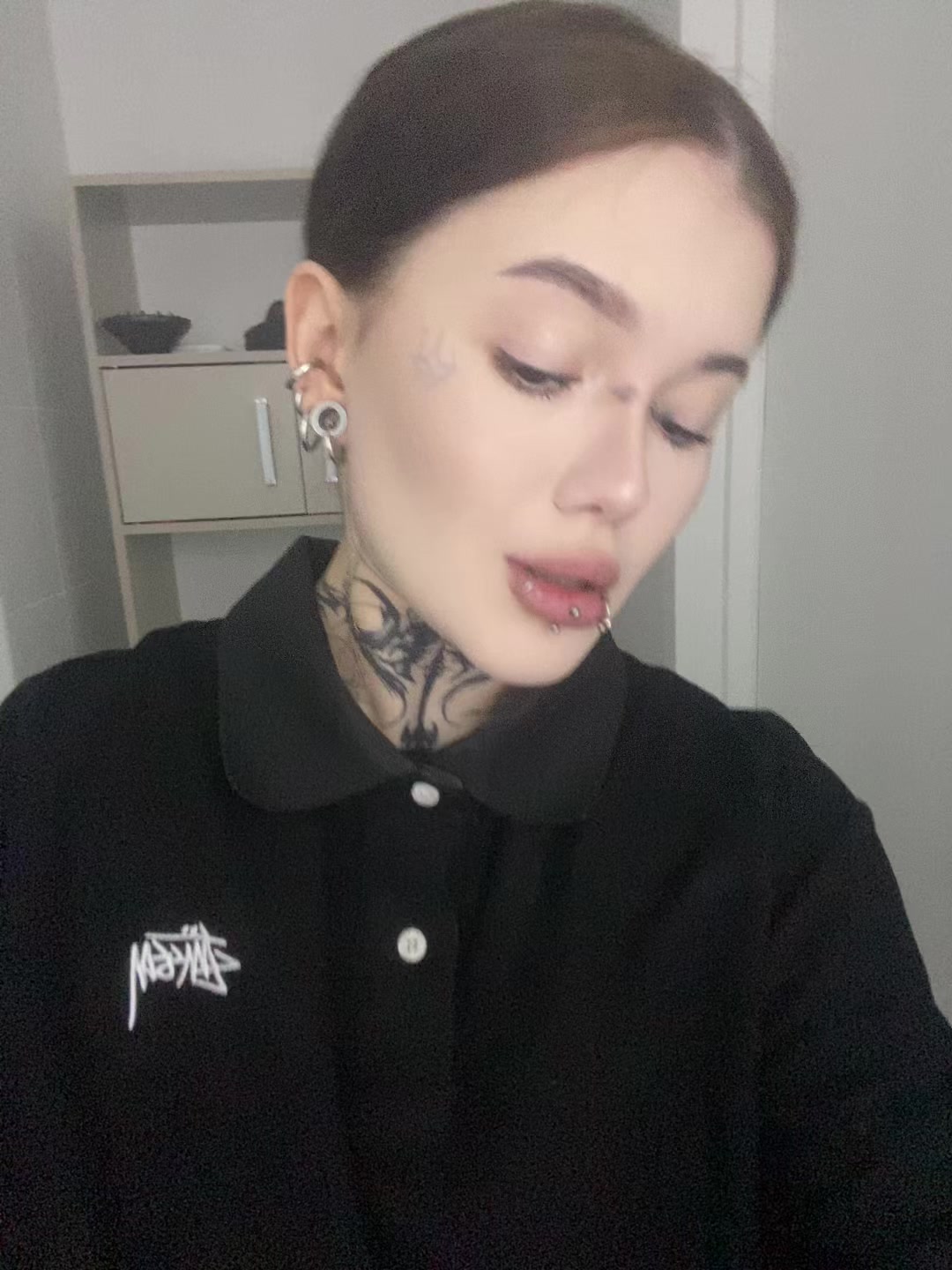 @trankkiss?))