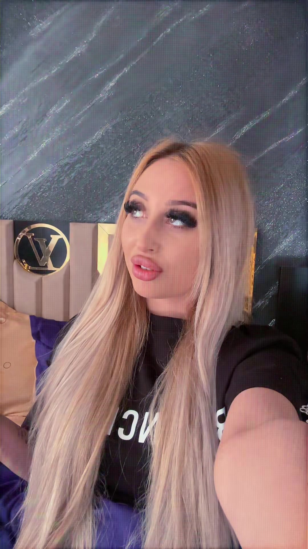 @C💫