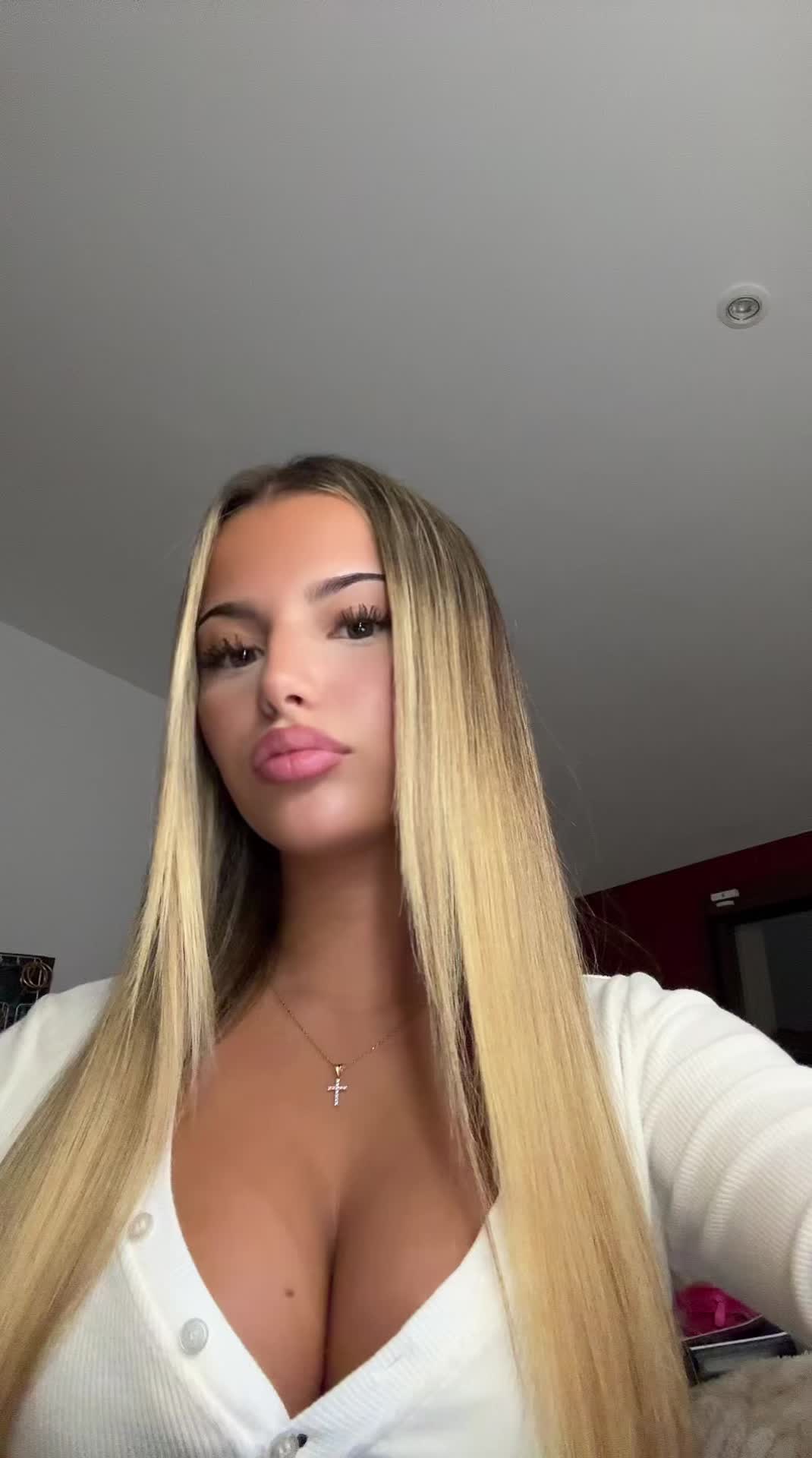 @𝐕🌸