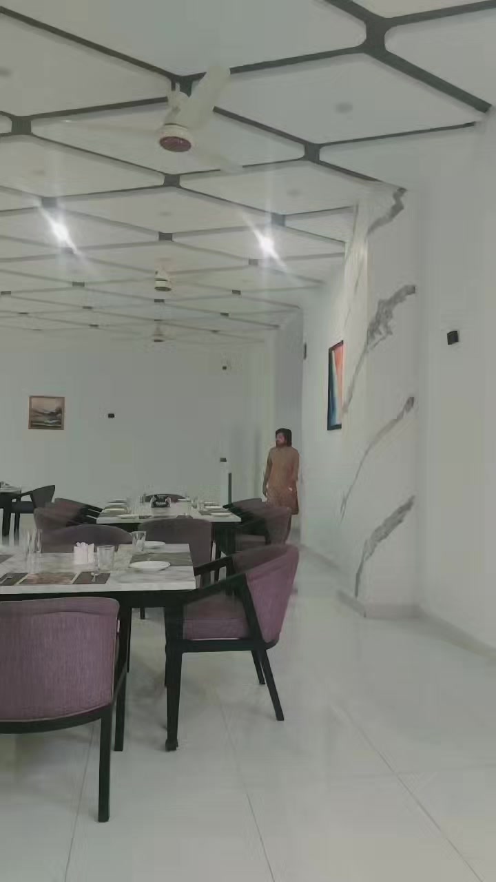 @HOZAIFA KHAN 😎