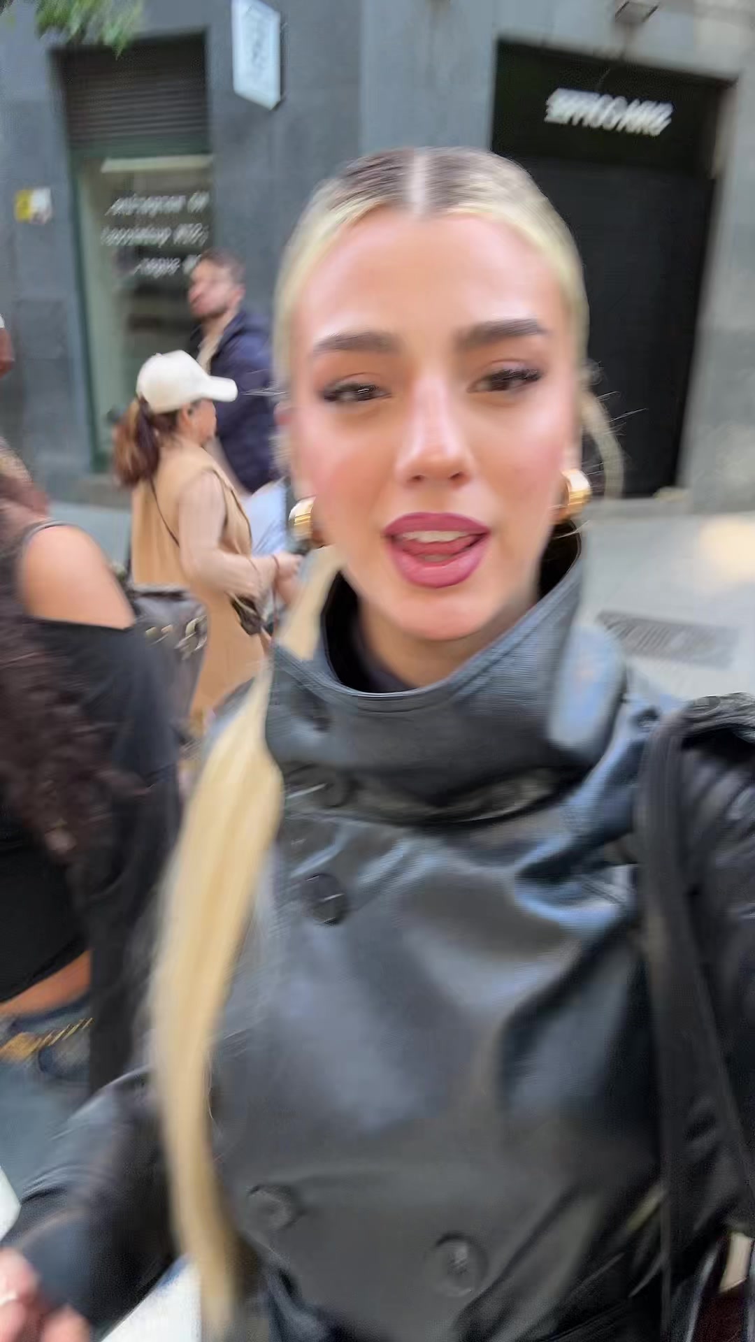 @evitα