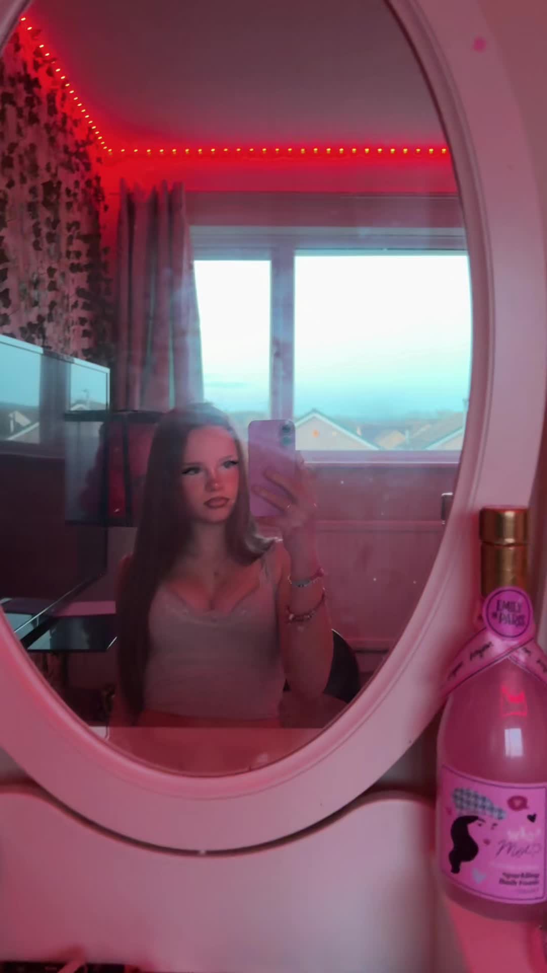 @ℰ𝓂𝒾💍🐣