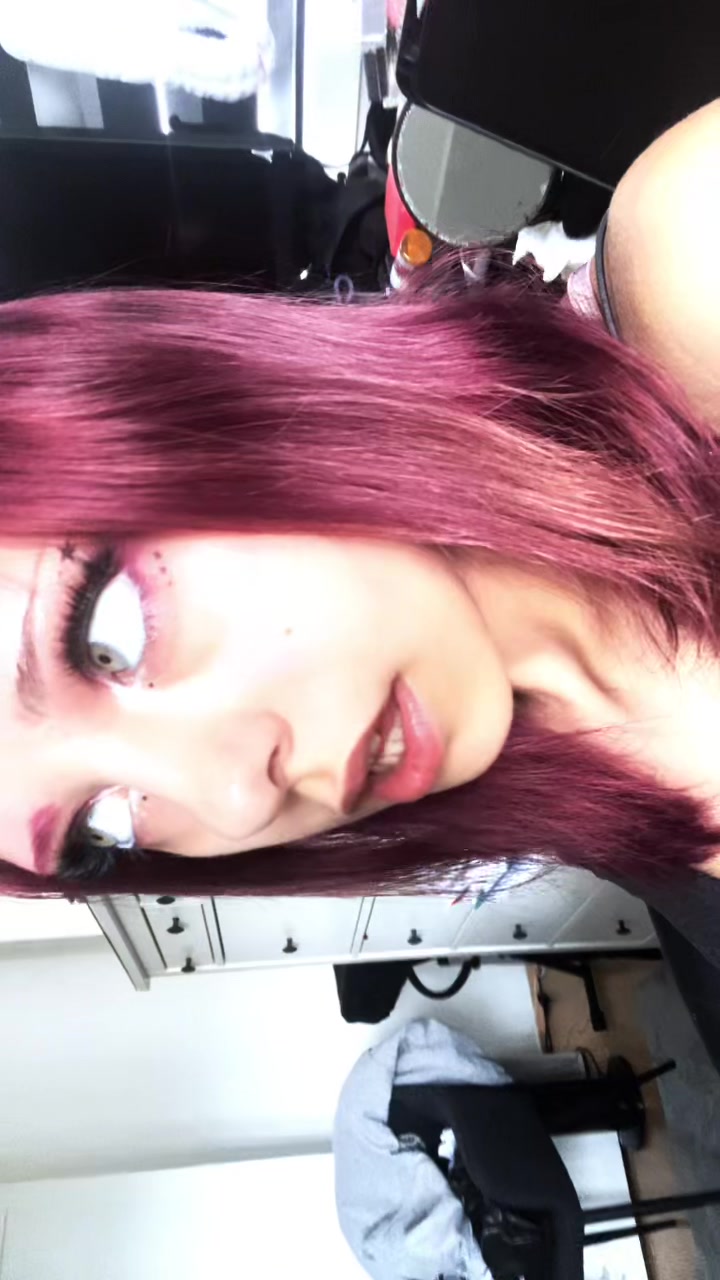 @Nikkiiiw