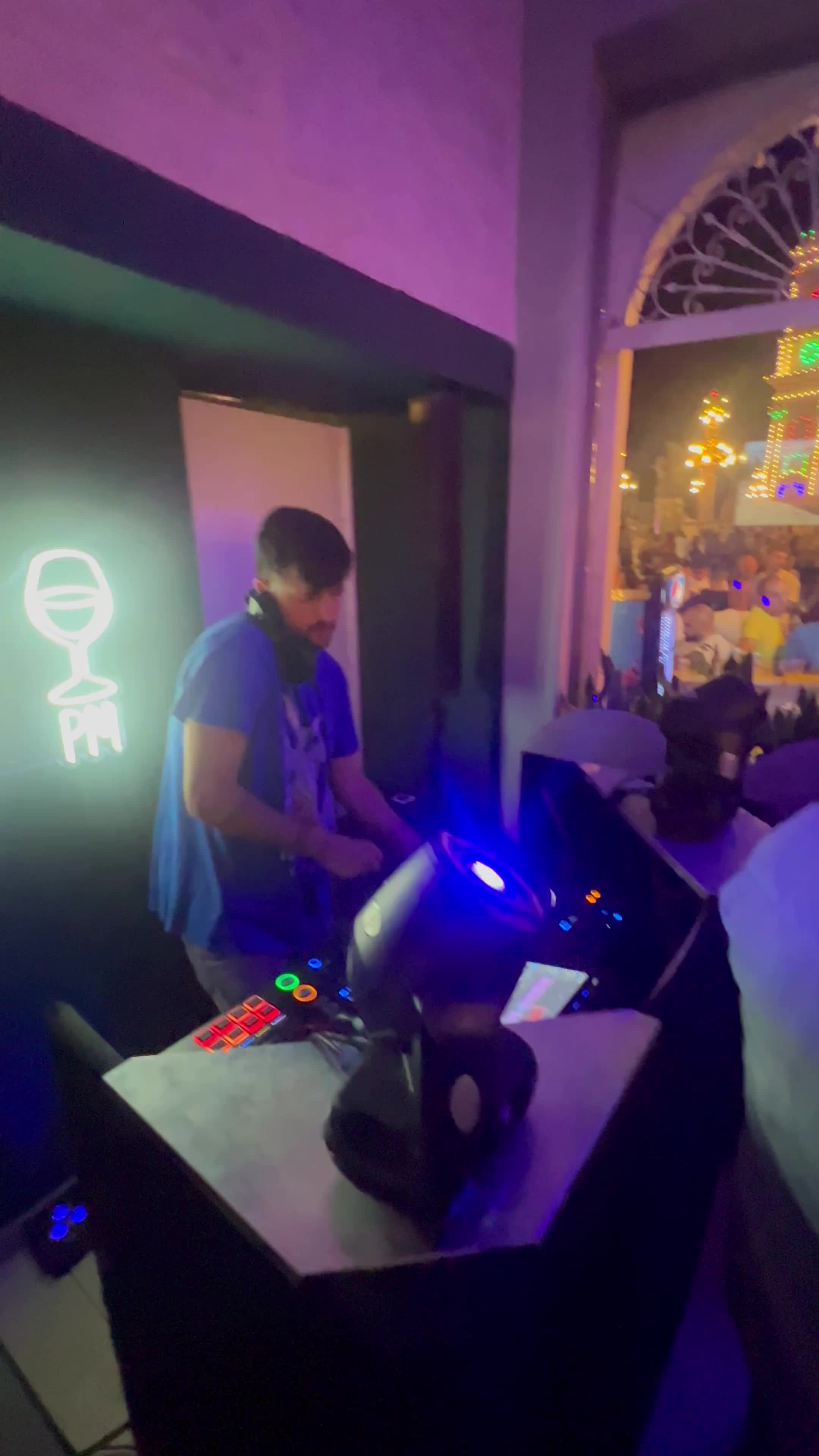 @DJ N&Egrave;O-X