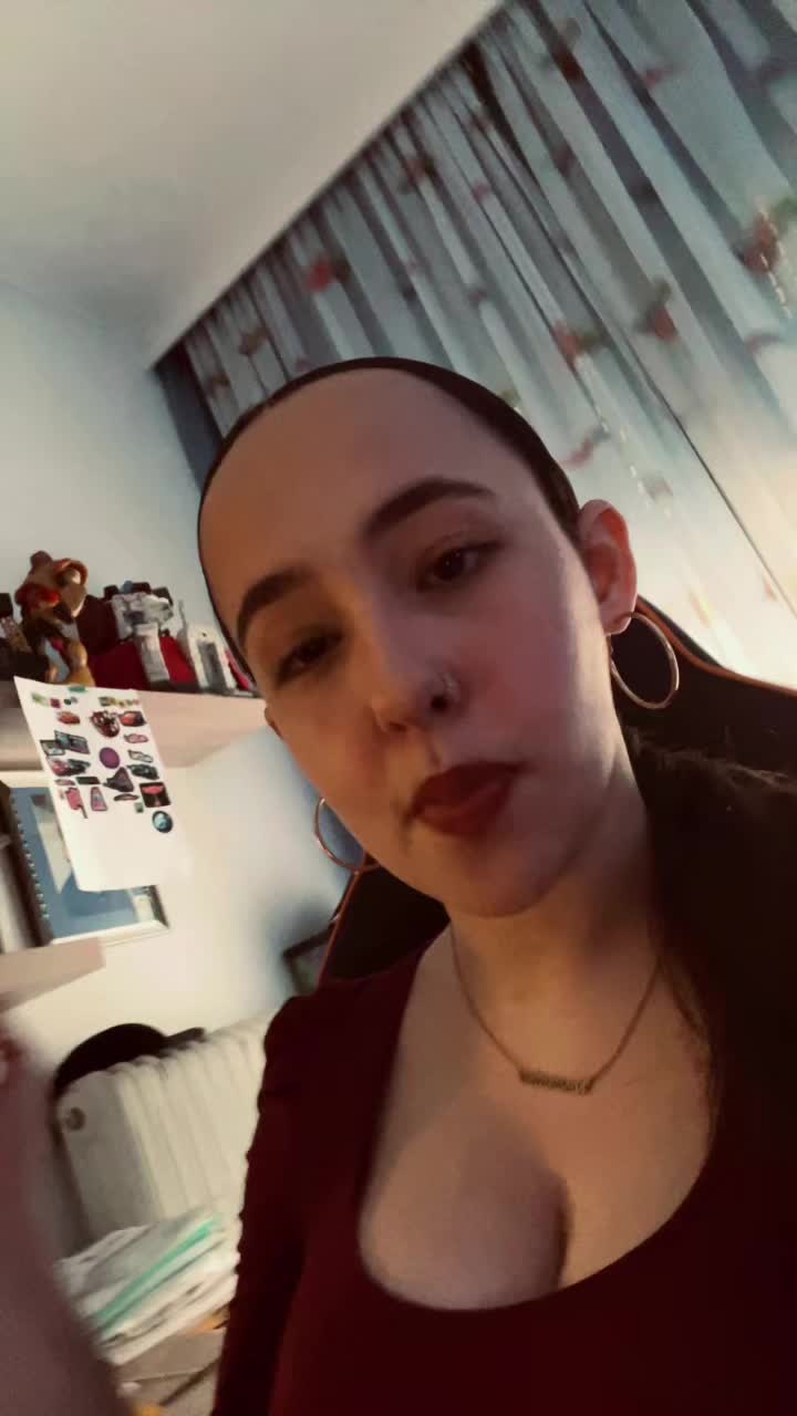 @👩🏻🦱