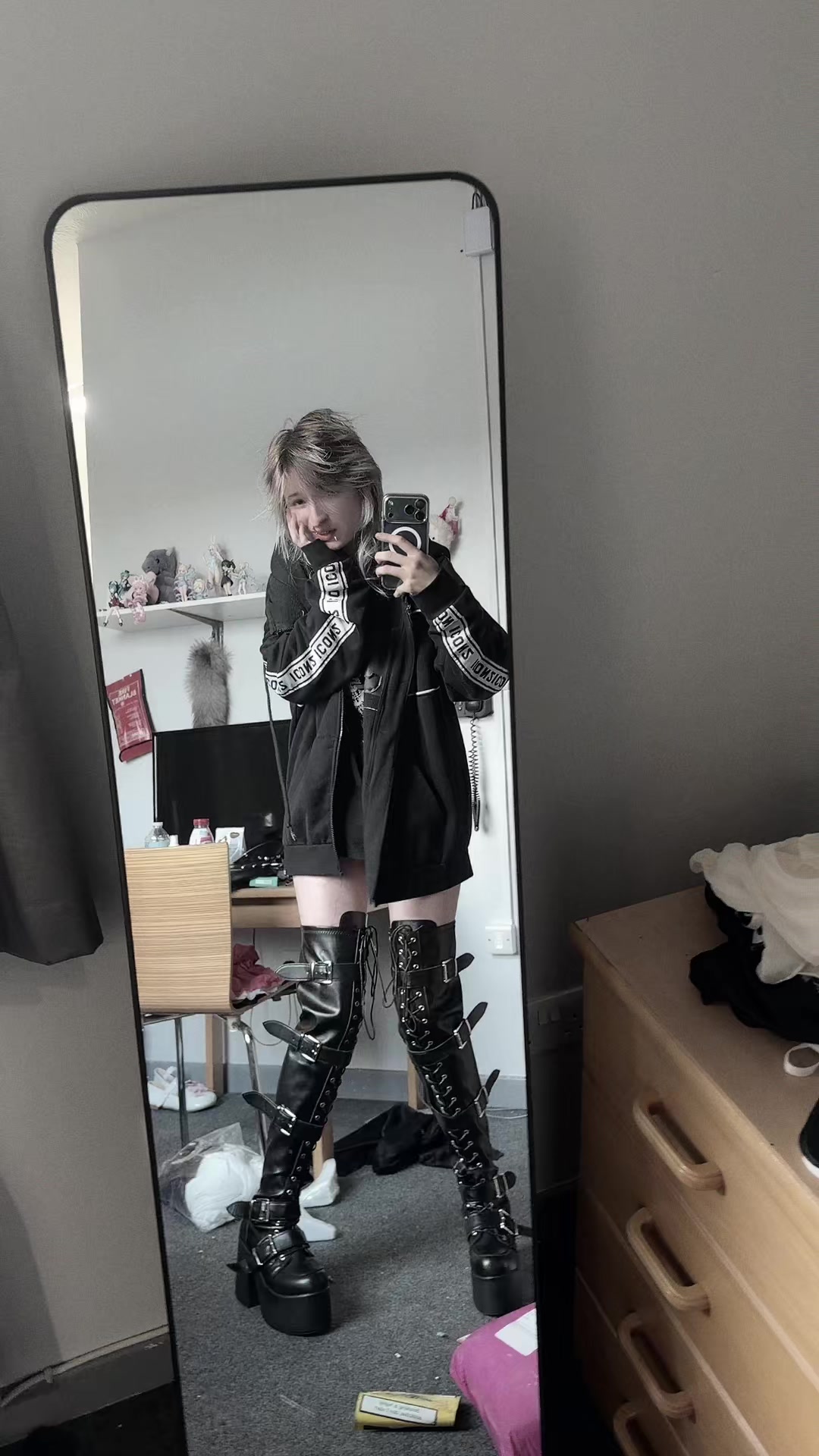 @Cr0w3