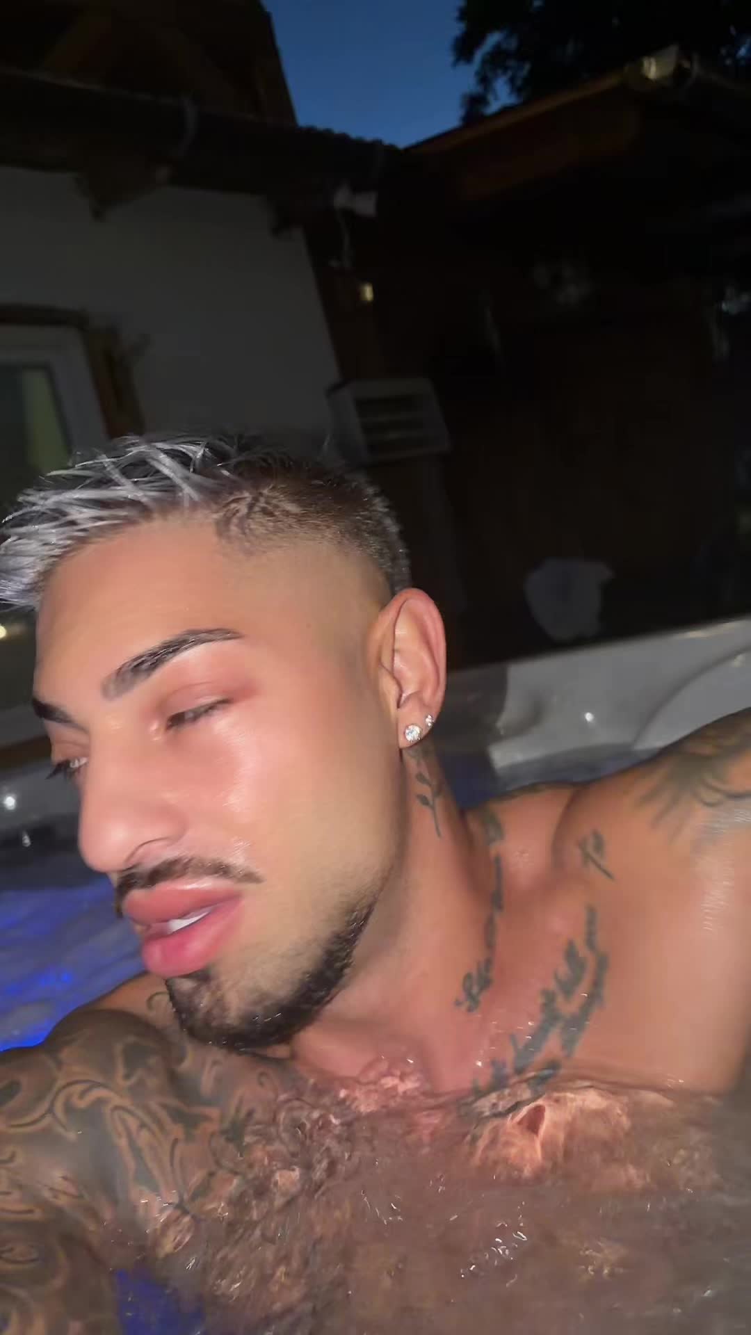 @Gu$ztâv_Official