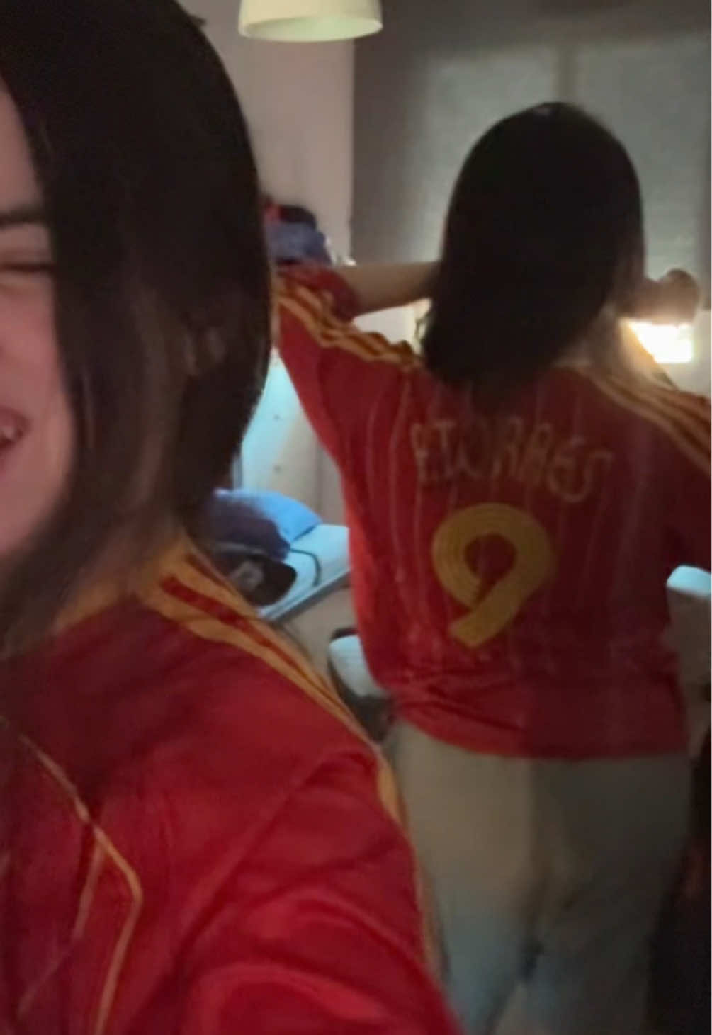 @danielaarosteguii