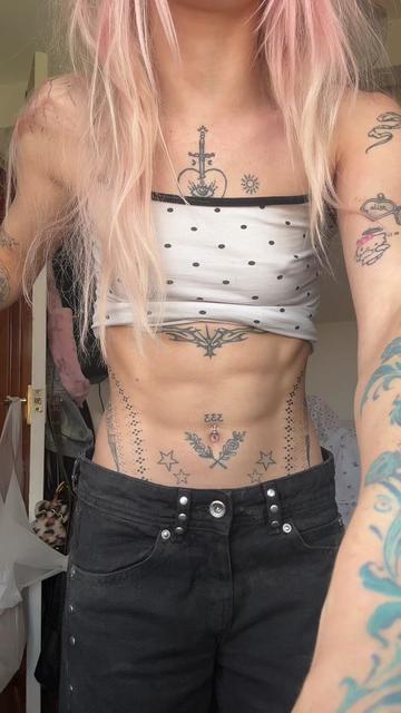 @1ivingdeaddoll