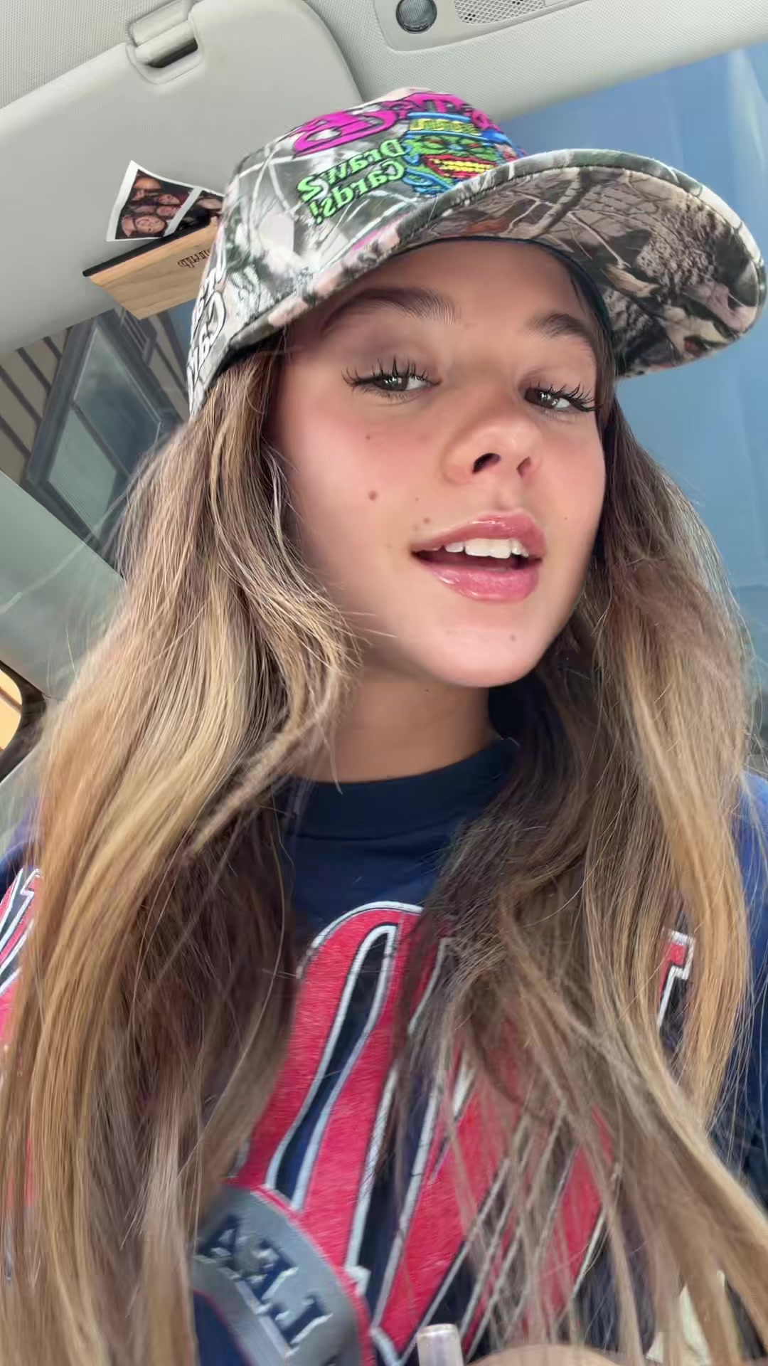 @skyskysofly