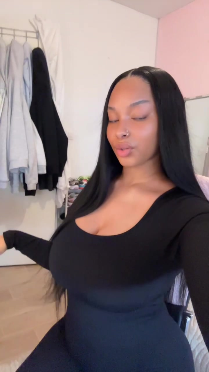 @𝐦𝐤🧸