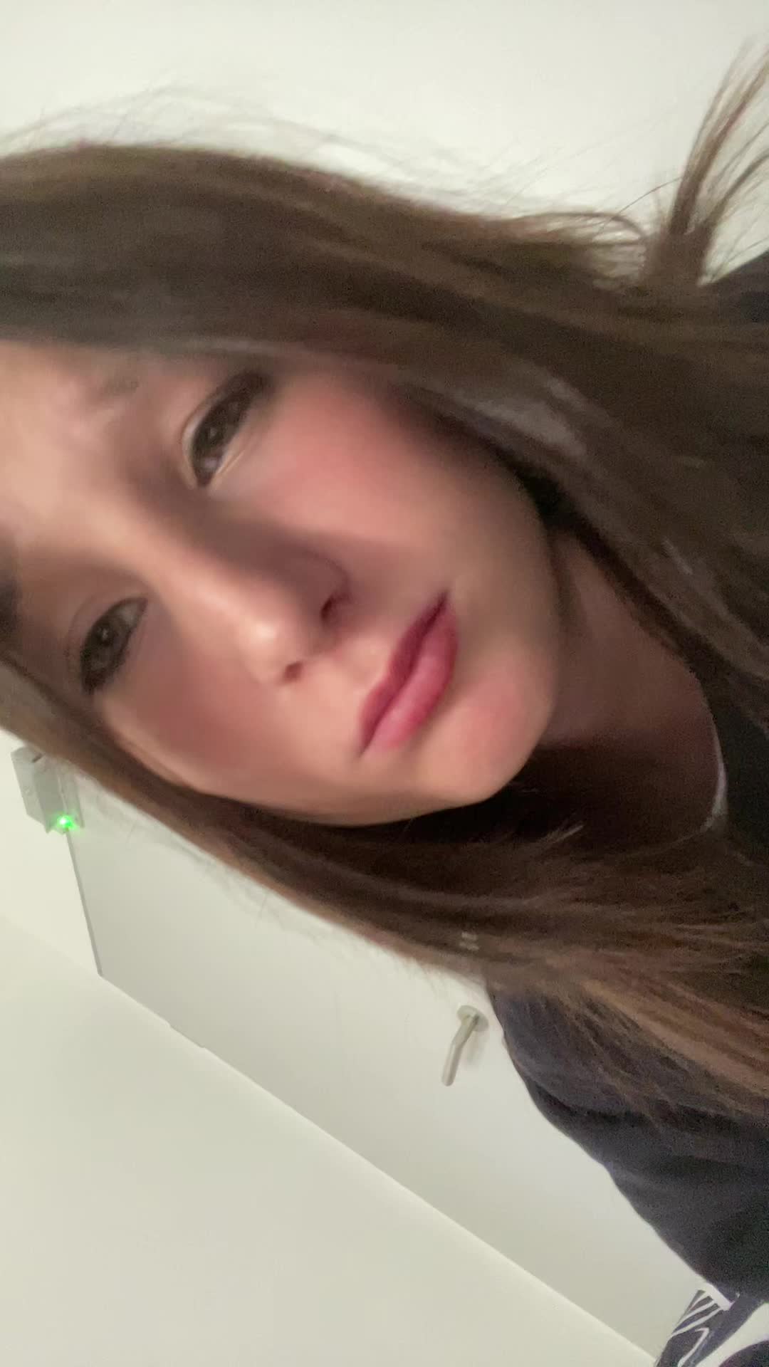@👩🏽&zwj;❤️&zwj;💋&zwj;👩🏽