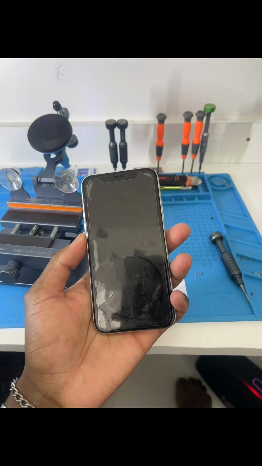 @Macingwane&rsquo;s iPhones Legit