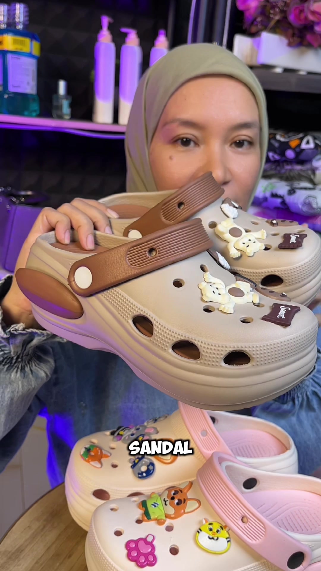 @LELI si paling TAS dan SANDAL