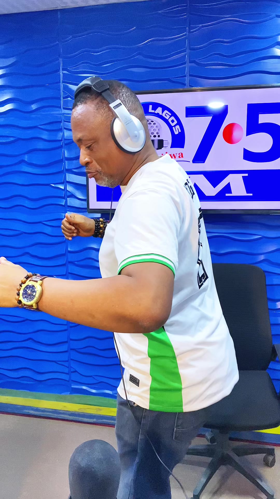 @Radiolagos1075