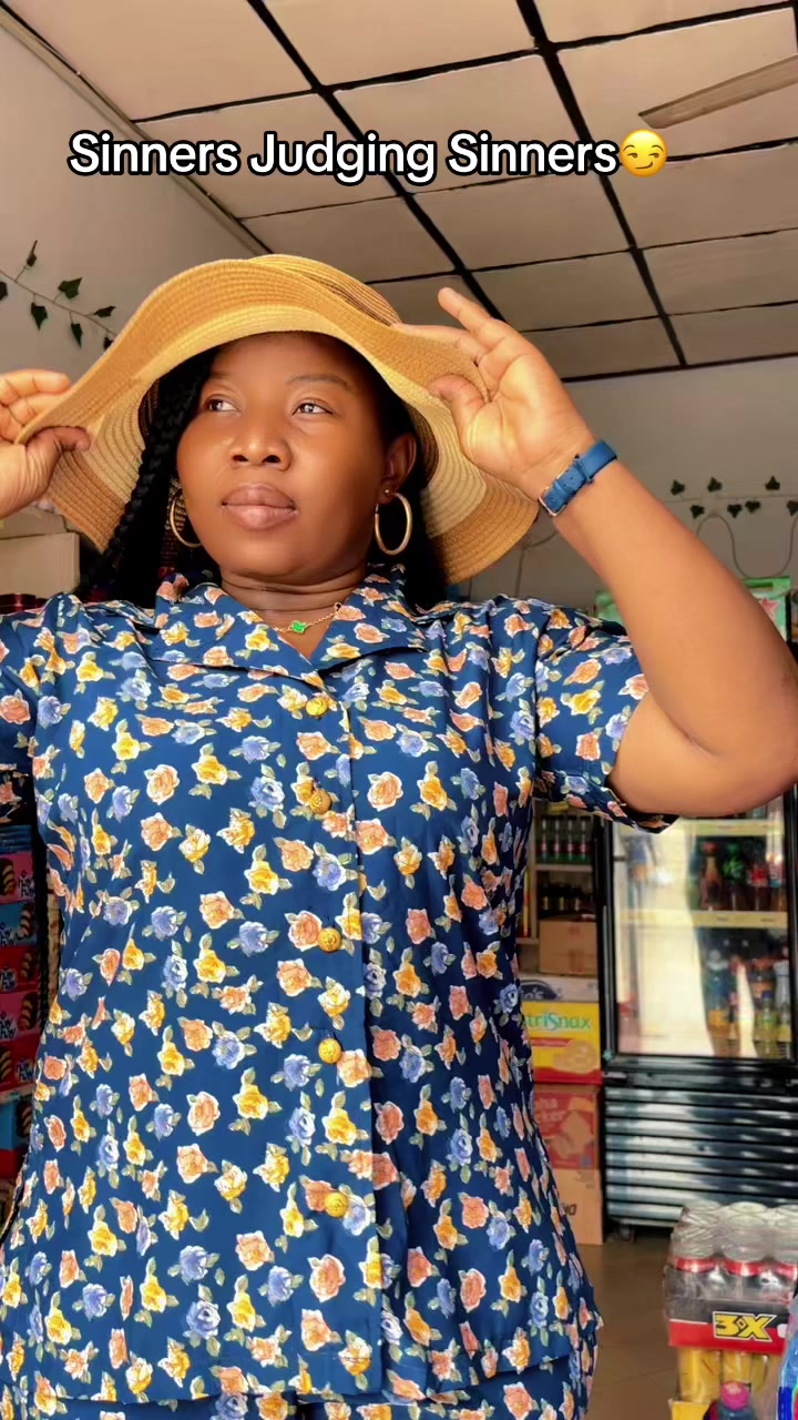 @Shivi's Vintage GlowCos.🛍️🌸
