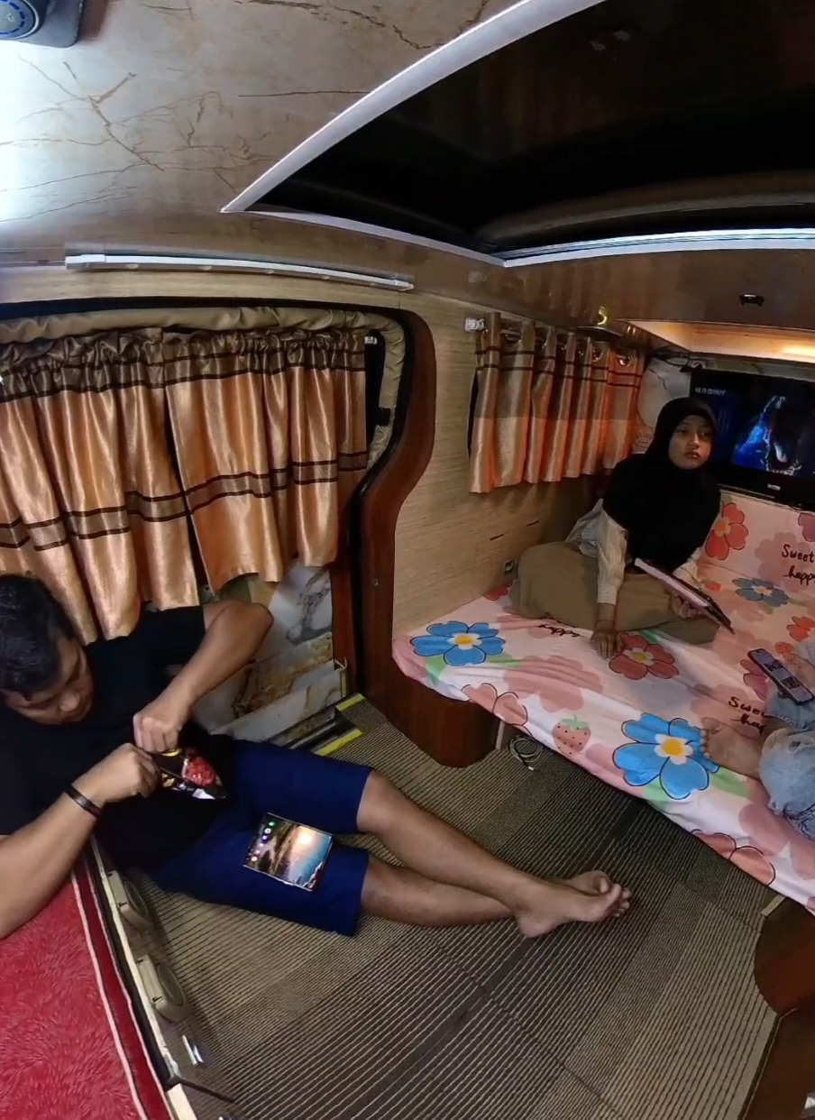 @family homestay campervan