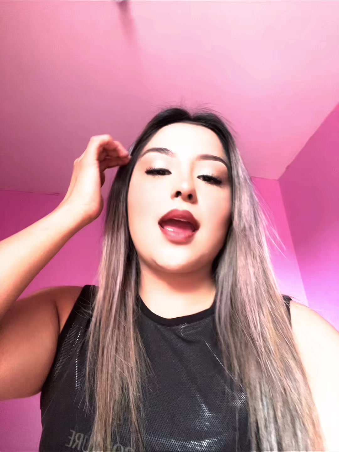 @LA VIVI 🦋