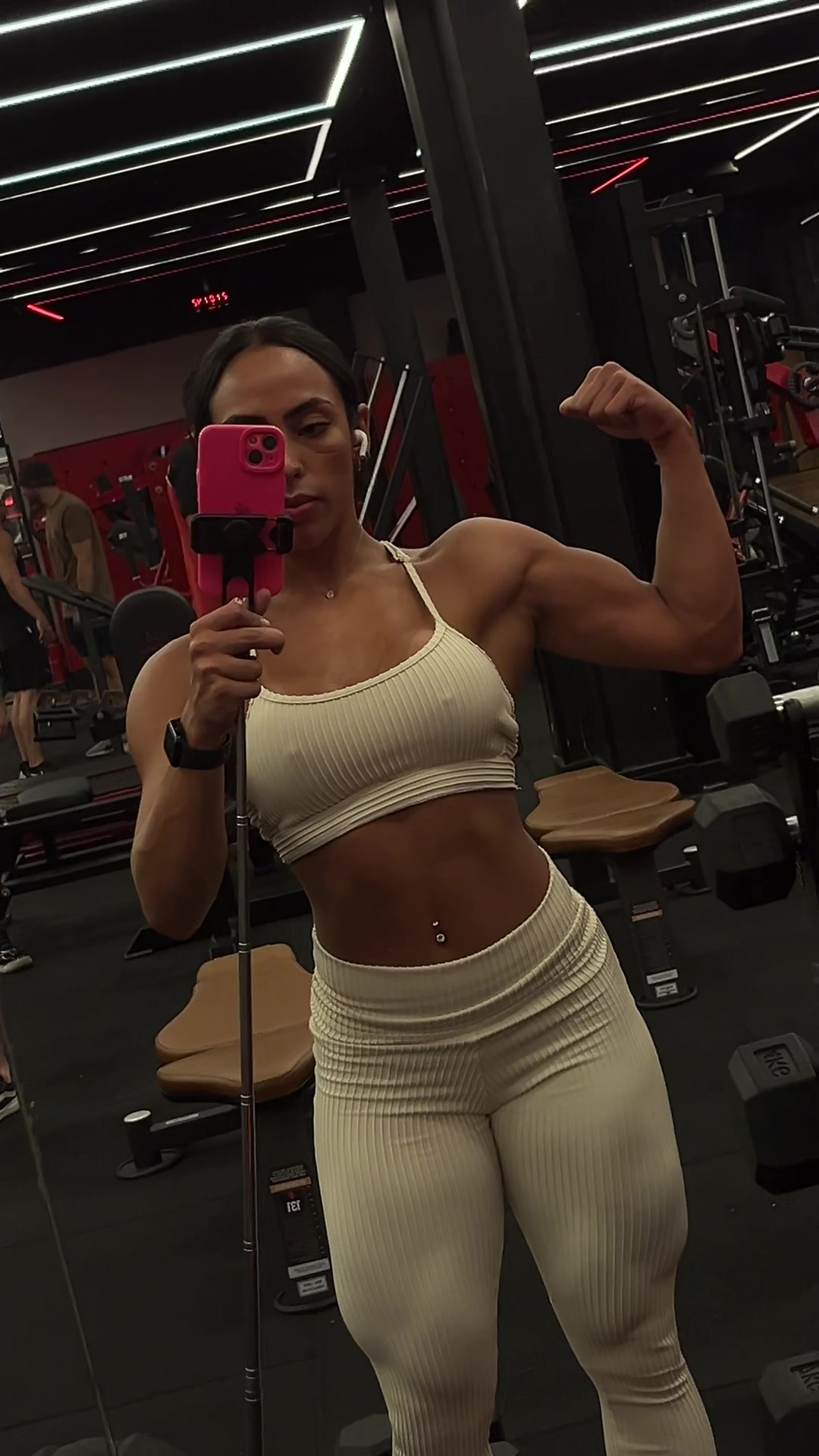 @Yasminaetioo