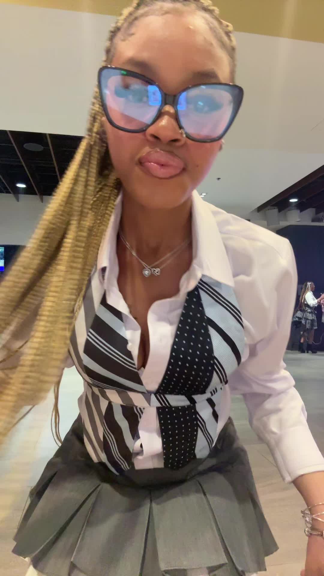 @zhonaé 😽
