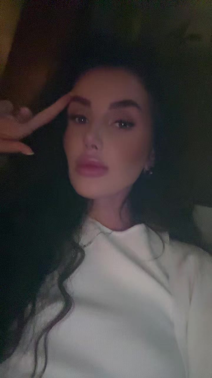 @Elena🇦🇪