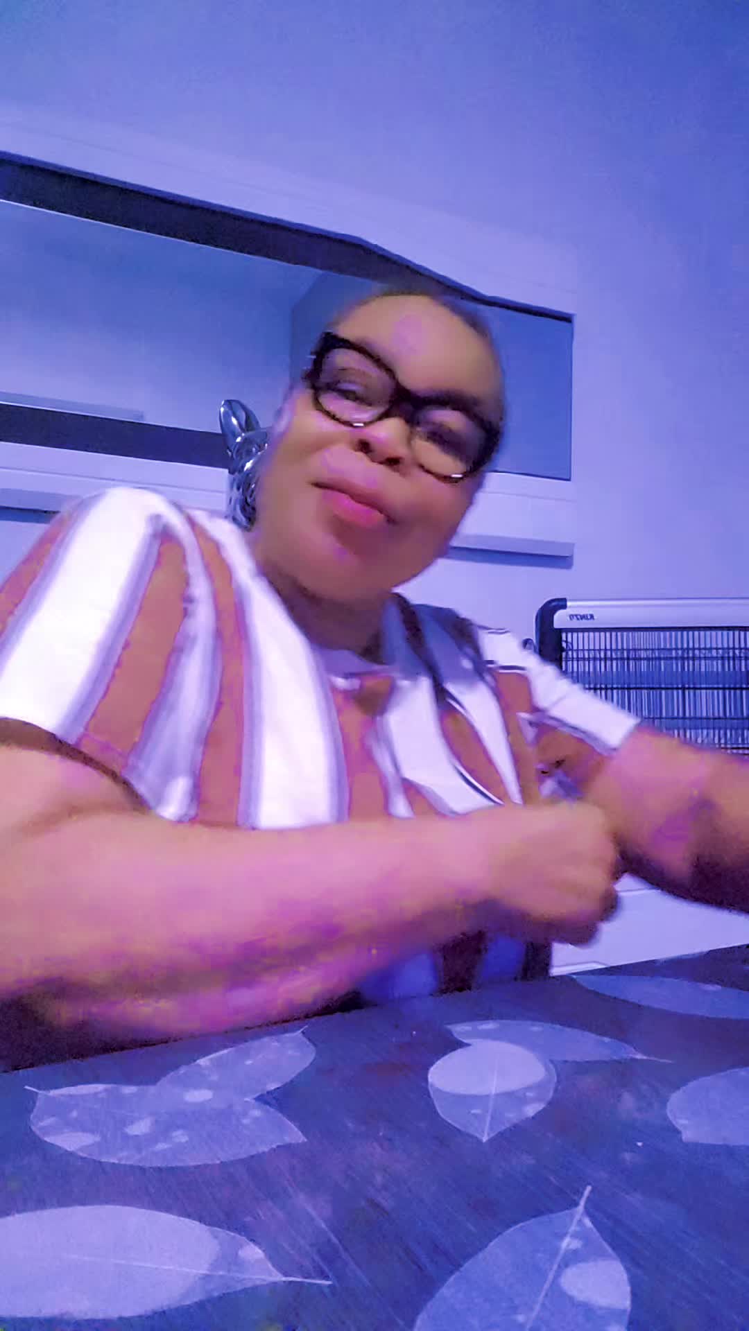 @Julia Bomongo mama ba gaulois