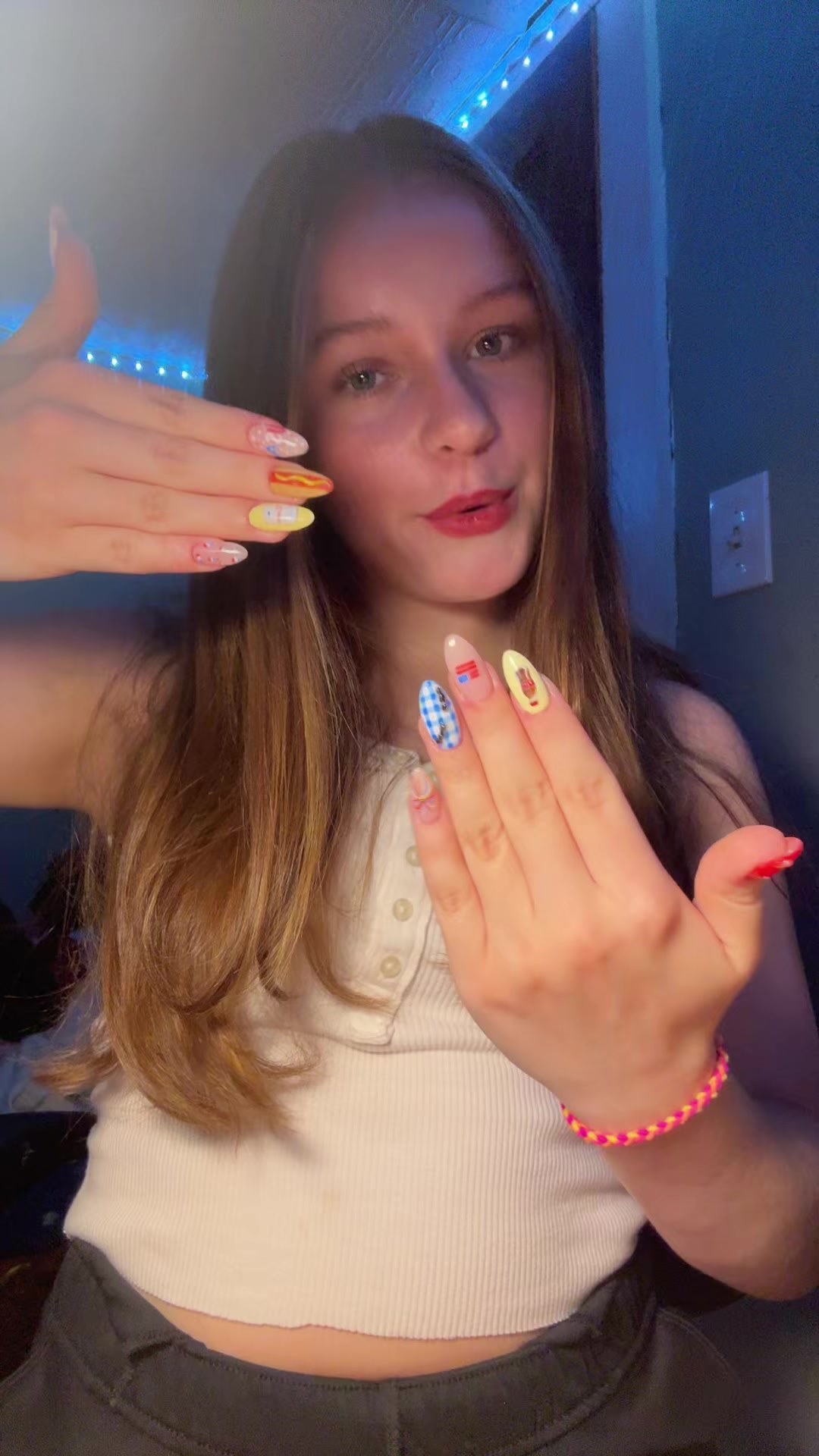 @hi.