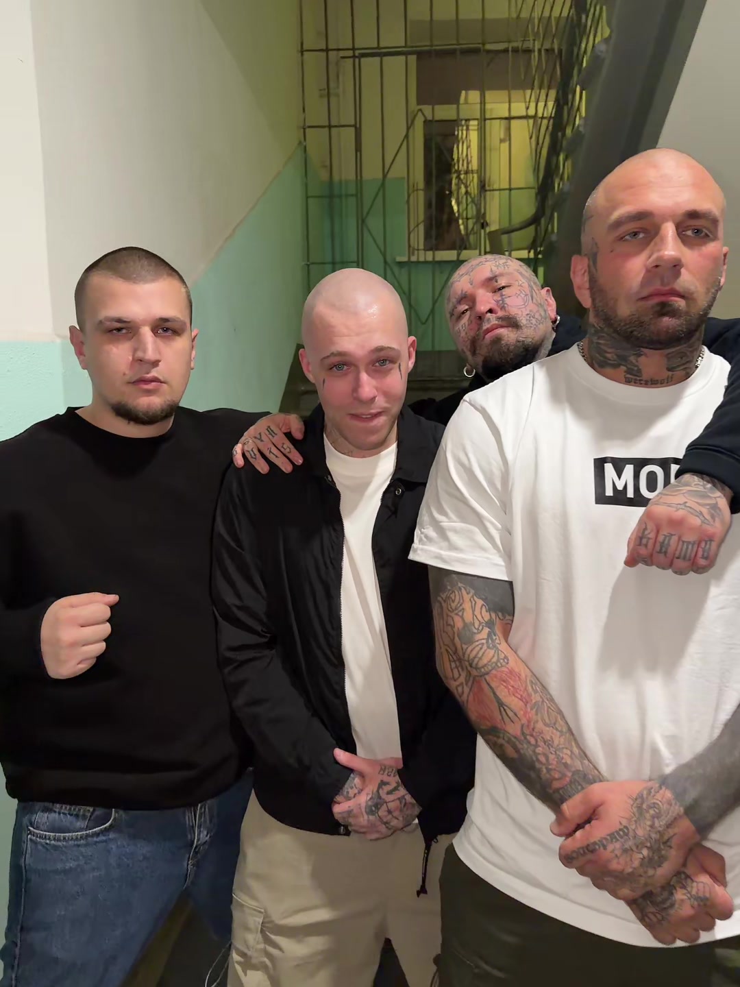 @миша из-за угла