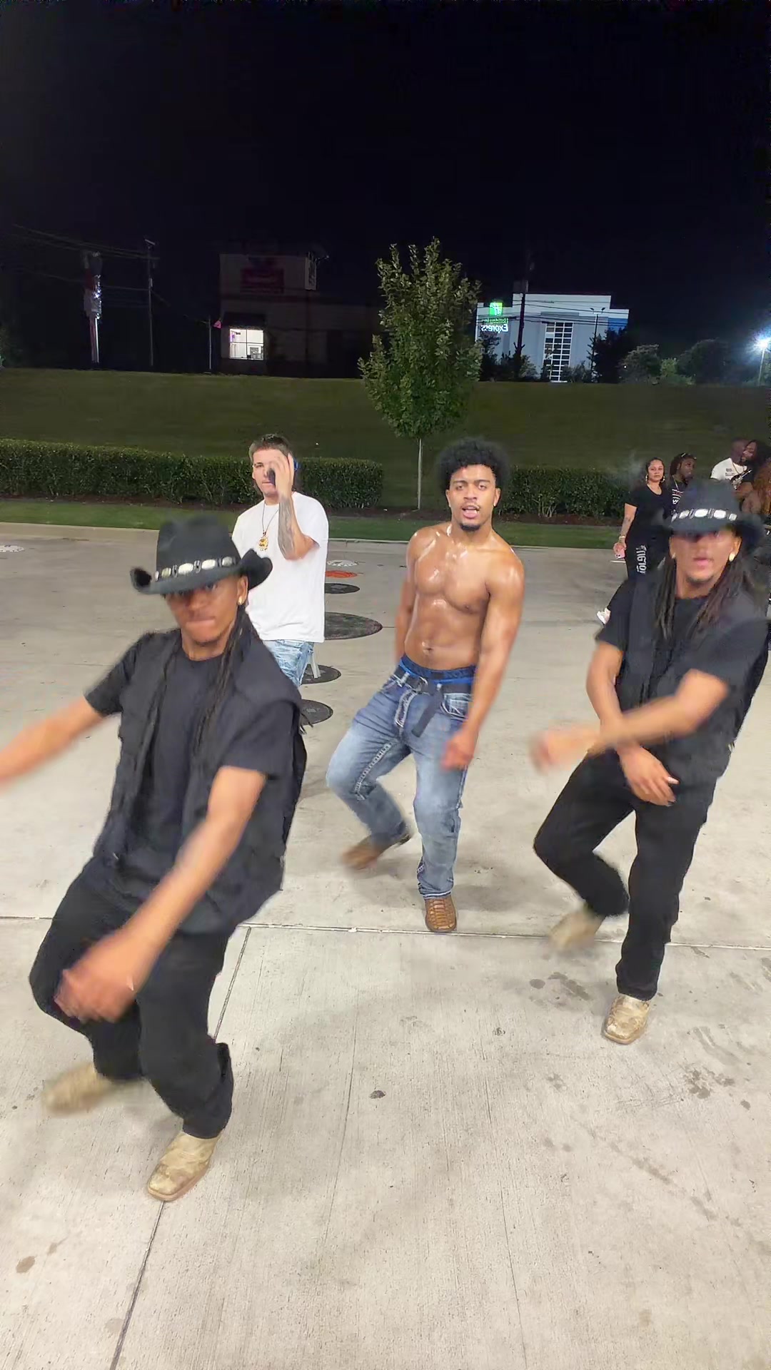 @Ghettotwins_