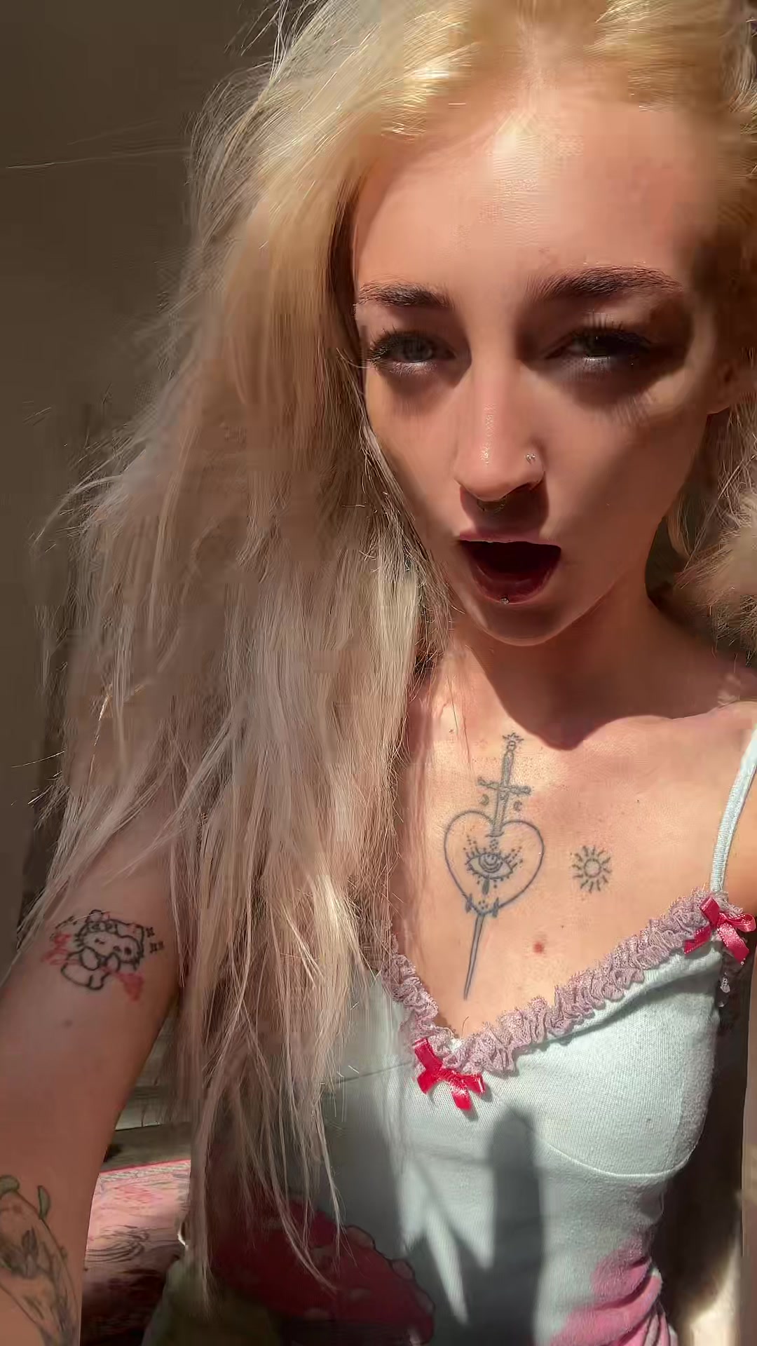@1ivingdeaddoll