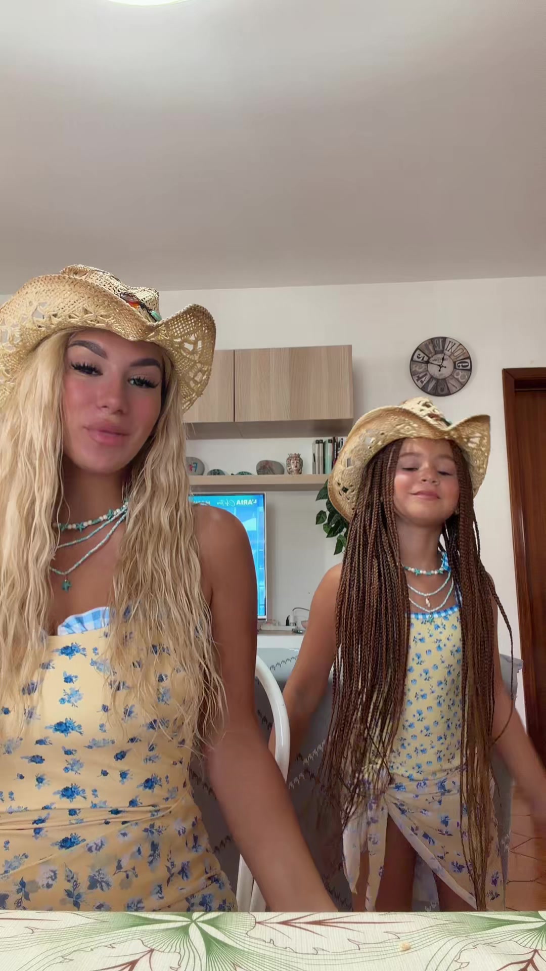 @MelinaPieroSoleil👩👧