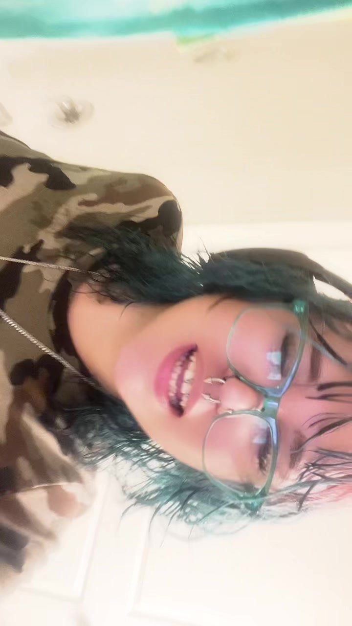 @Jem_b1tch