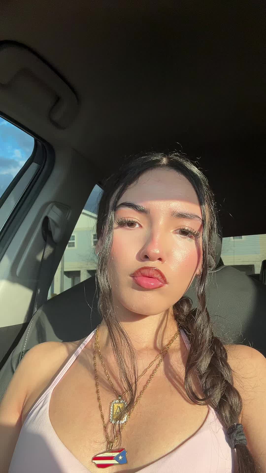 @Heluvs_ari