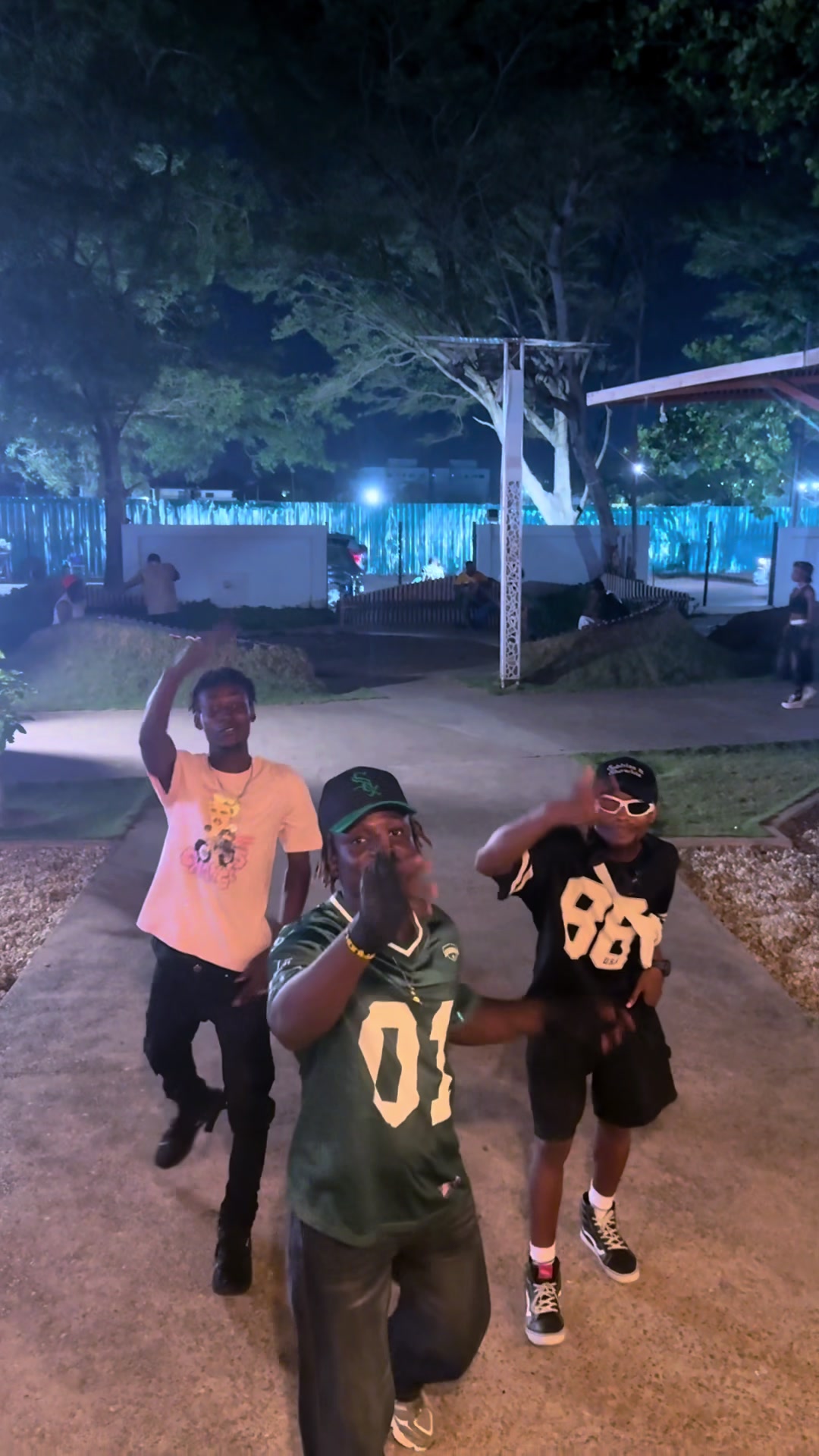@Sobbiss&showbiz