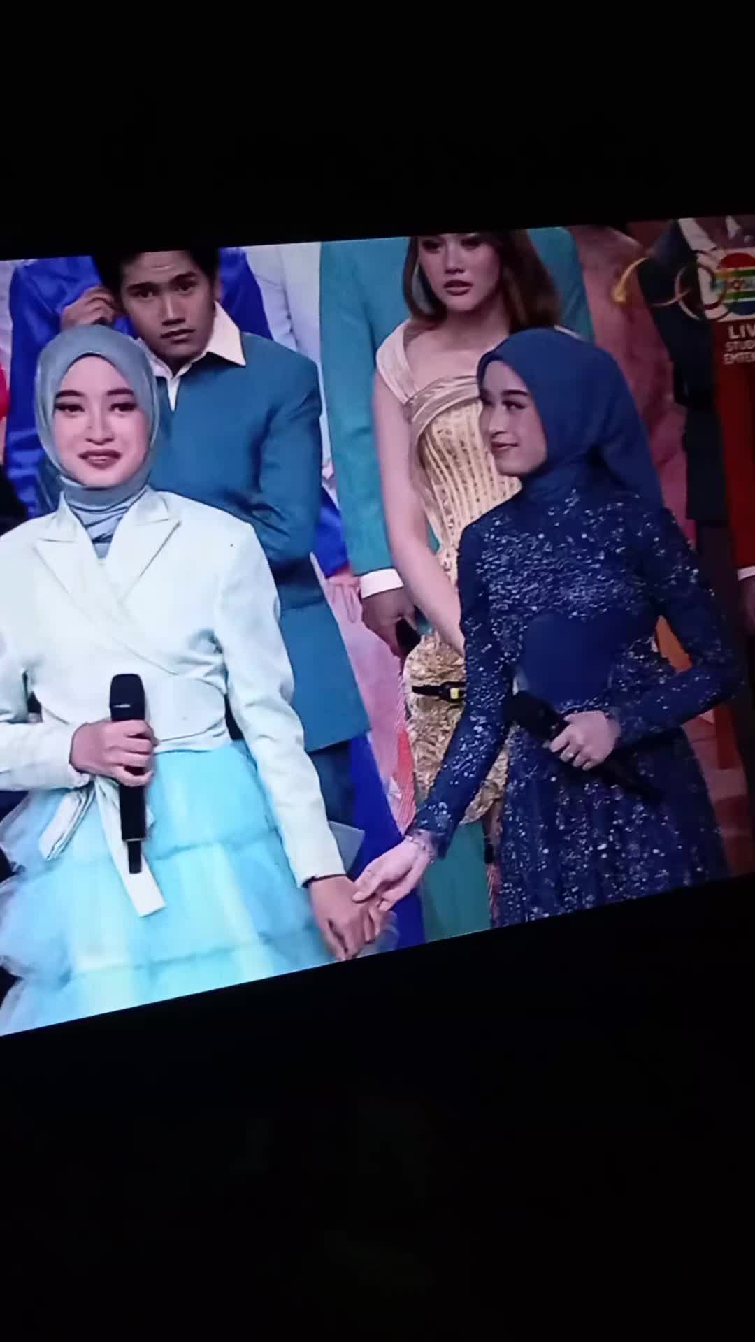 @phi16