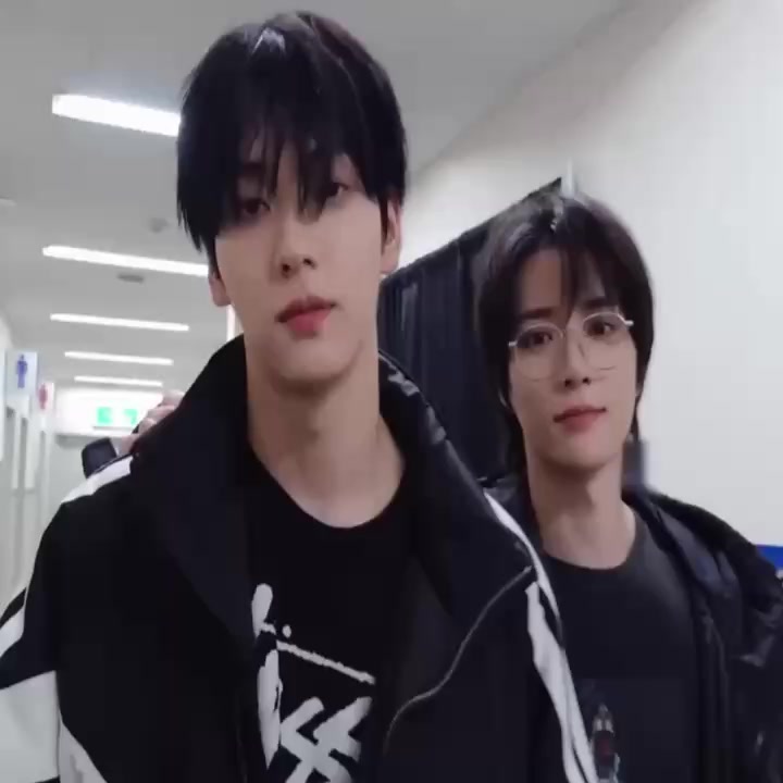@꩜