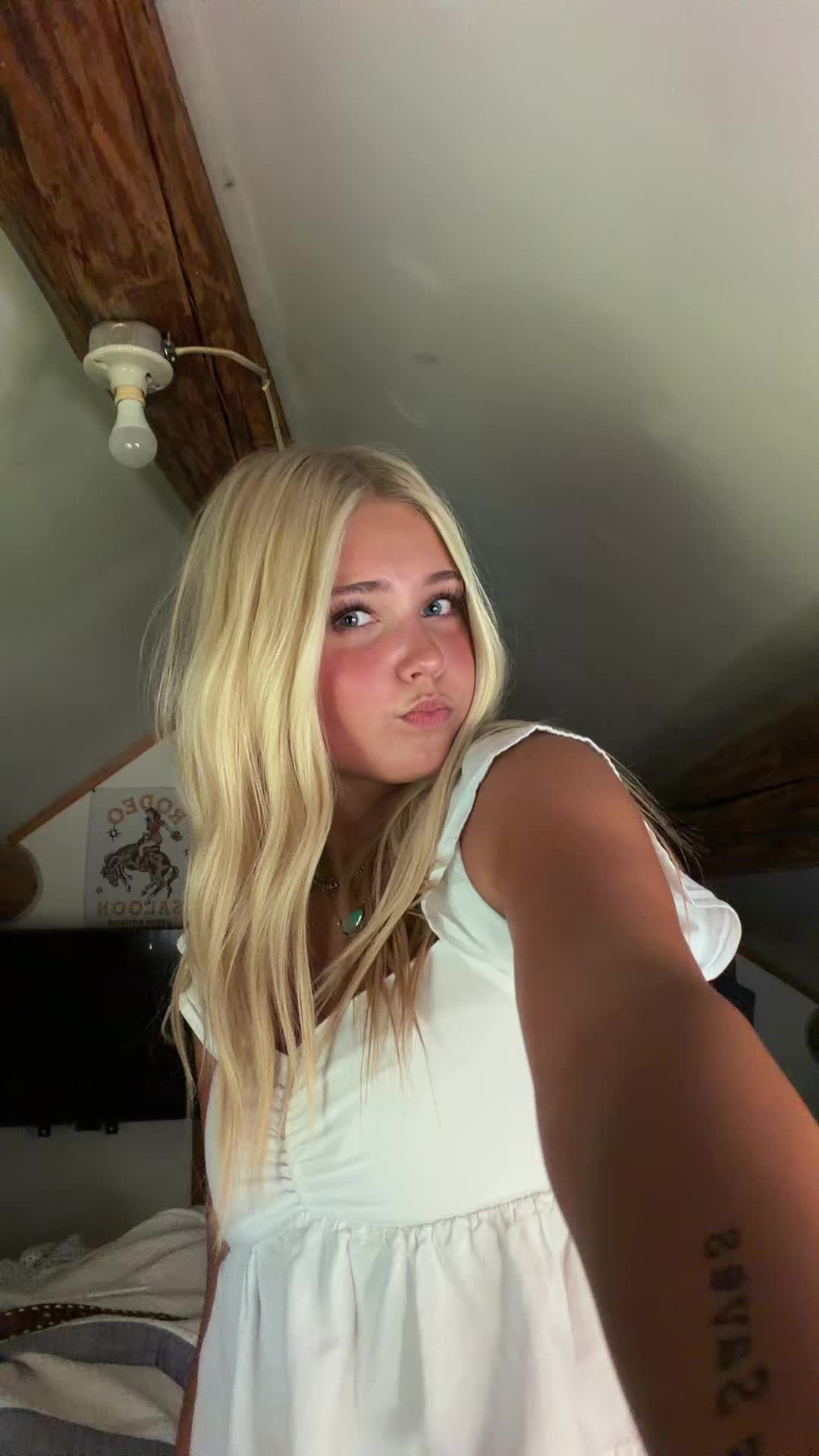 @lola.tabor