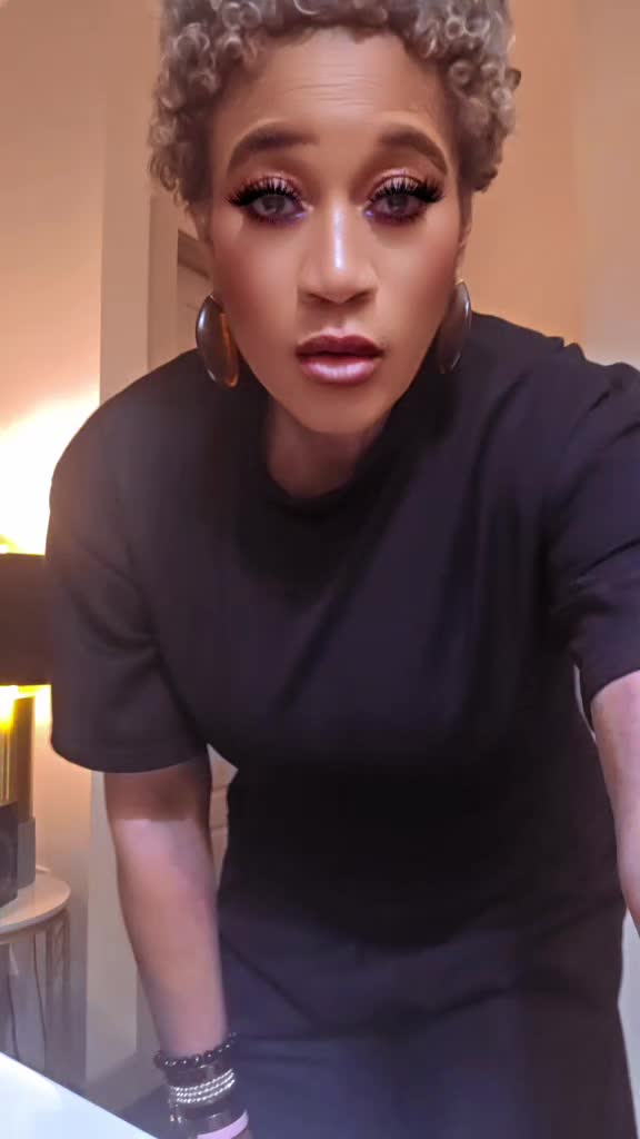 @Demi