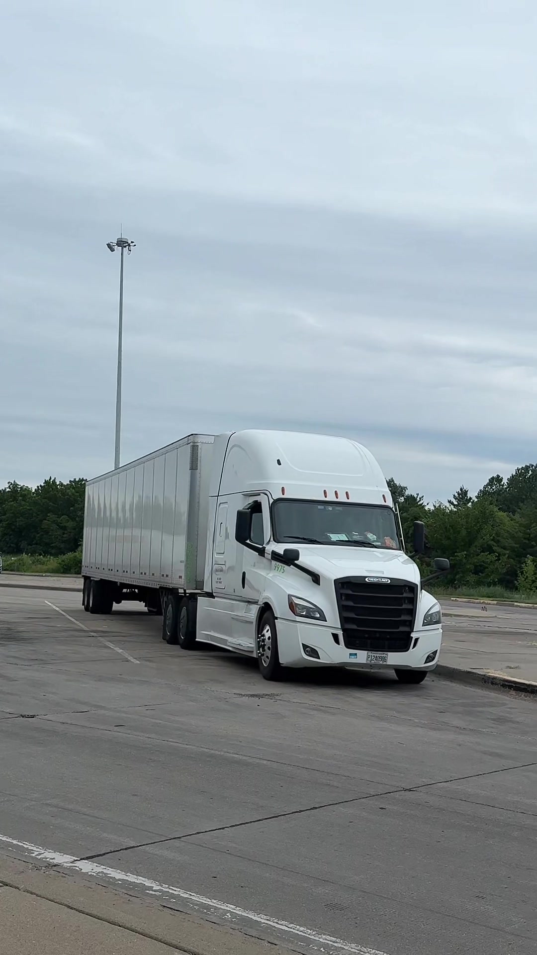 @curvytrucker